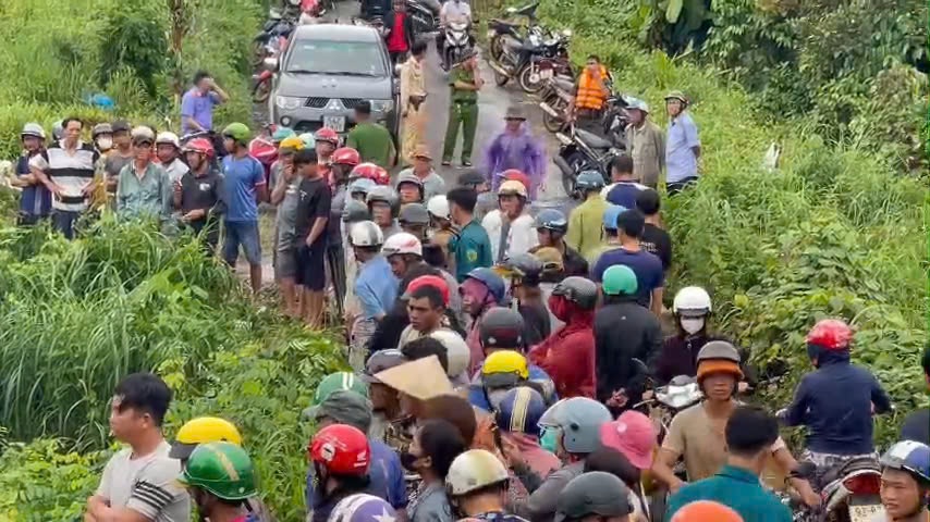 &Ocirc; t&ocirc; mất l&aacute;i rơi xuống suối, t&agrave;i xế tử vong tại chỗ- Ảnh 3.