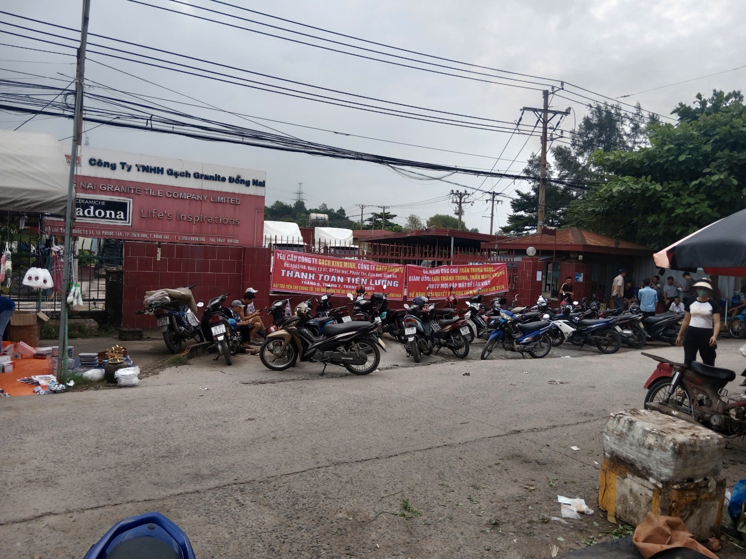 200 c&ocirc;ng nh&acirc;n ở Đồng Nai &ldquo;k&ecirc;u cứu&rdquo; v&igrave; bị doanh nghiệp nợ lương- Ảnh 1.