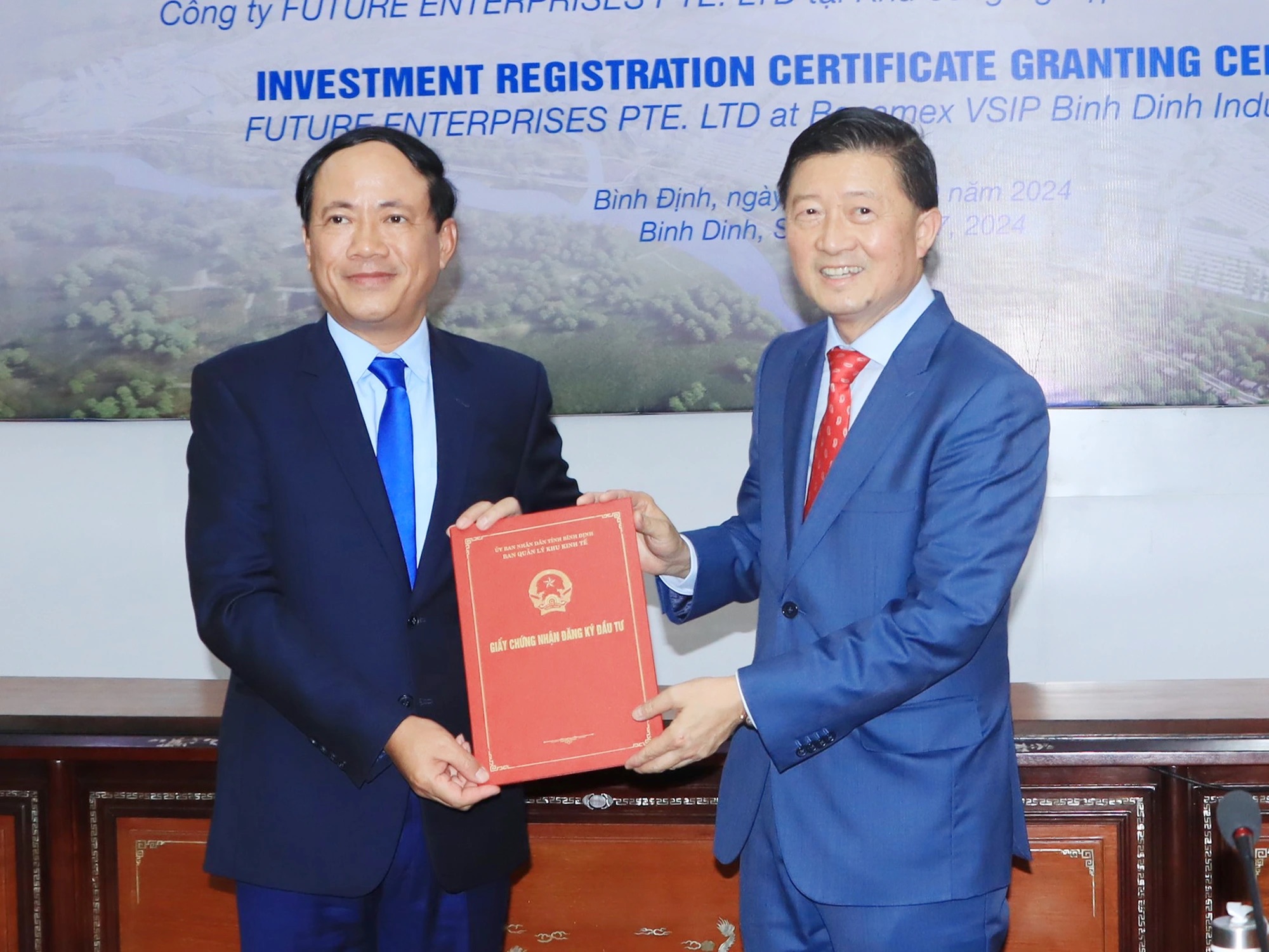 B&igrave;nh Định trao giấy chứng nhận đầu tư dự &aacute;n nh&agrave; m&aacute;y c&agrave; ph&ecirc; 2.000 tỉ đồng- Ảnh 1.