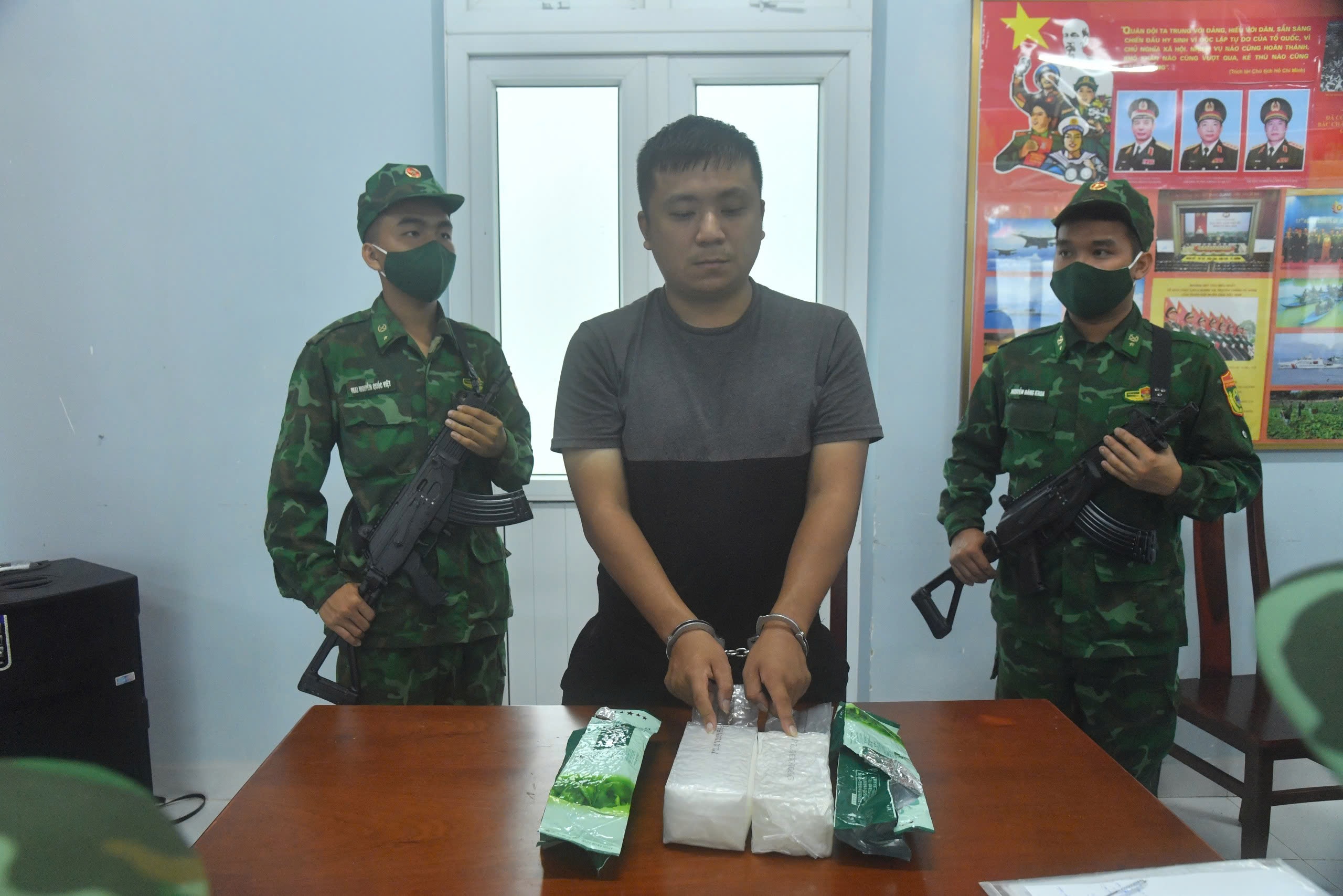 Người nước ngo&agrave;i vận chuyển ma t&uacute;y bị bắt giữ ngay khi nhập cảnh tại bi&ecirc;n giới T&acirc;y Ninh- Ảnh 2.