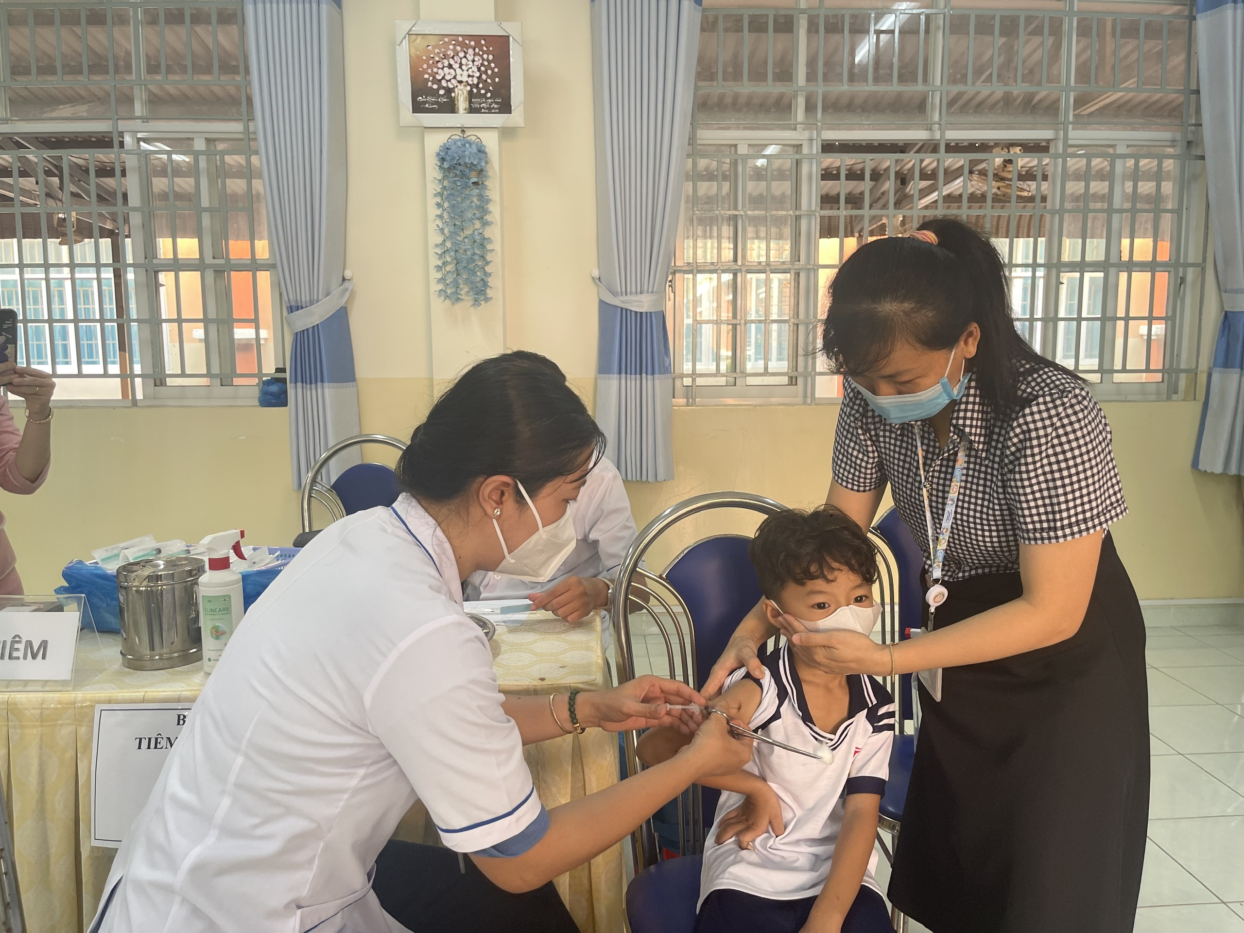 TP HCM tăng tốc ti&ecirc;m vắc-xin sởi để sớm c&ocirc;ng bố hết dịch- Ảnh 1.