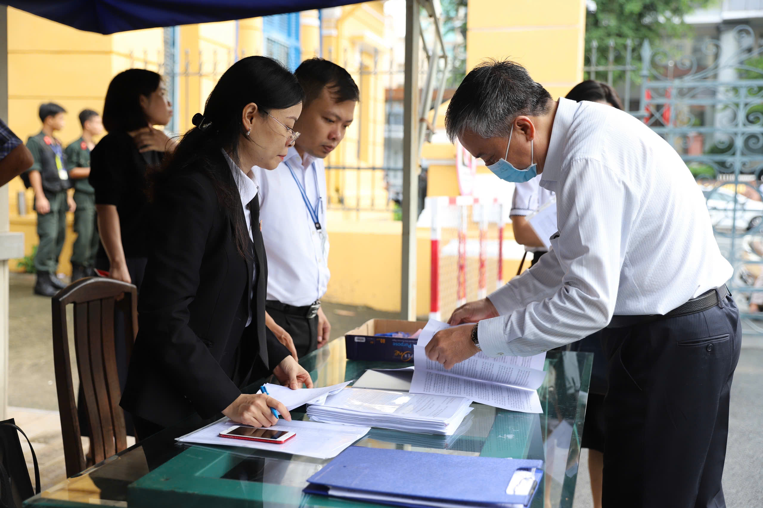 Những h&igrave;nh ảnh đầu ti&ecirc;n về phi&ecirc;n t&ograve;a b&agrave; Trương Mỹ Lan lần thứ 2- Ảnh 4.