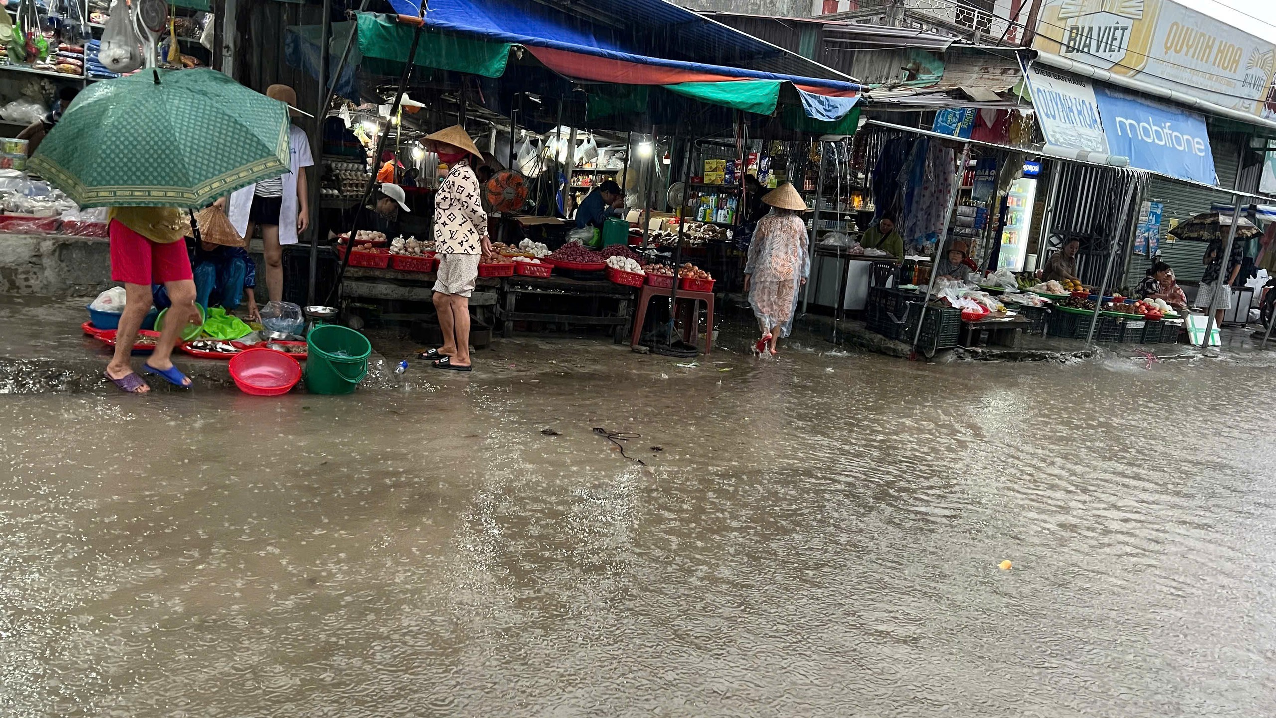 T&igrave;nh h&igrave;nh miền Trung trước thời điểm b&atilde;o số 4 đổ bộ - Ảnh 12.