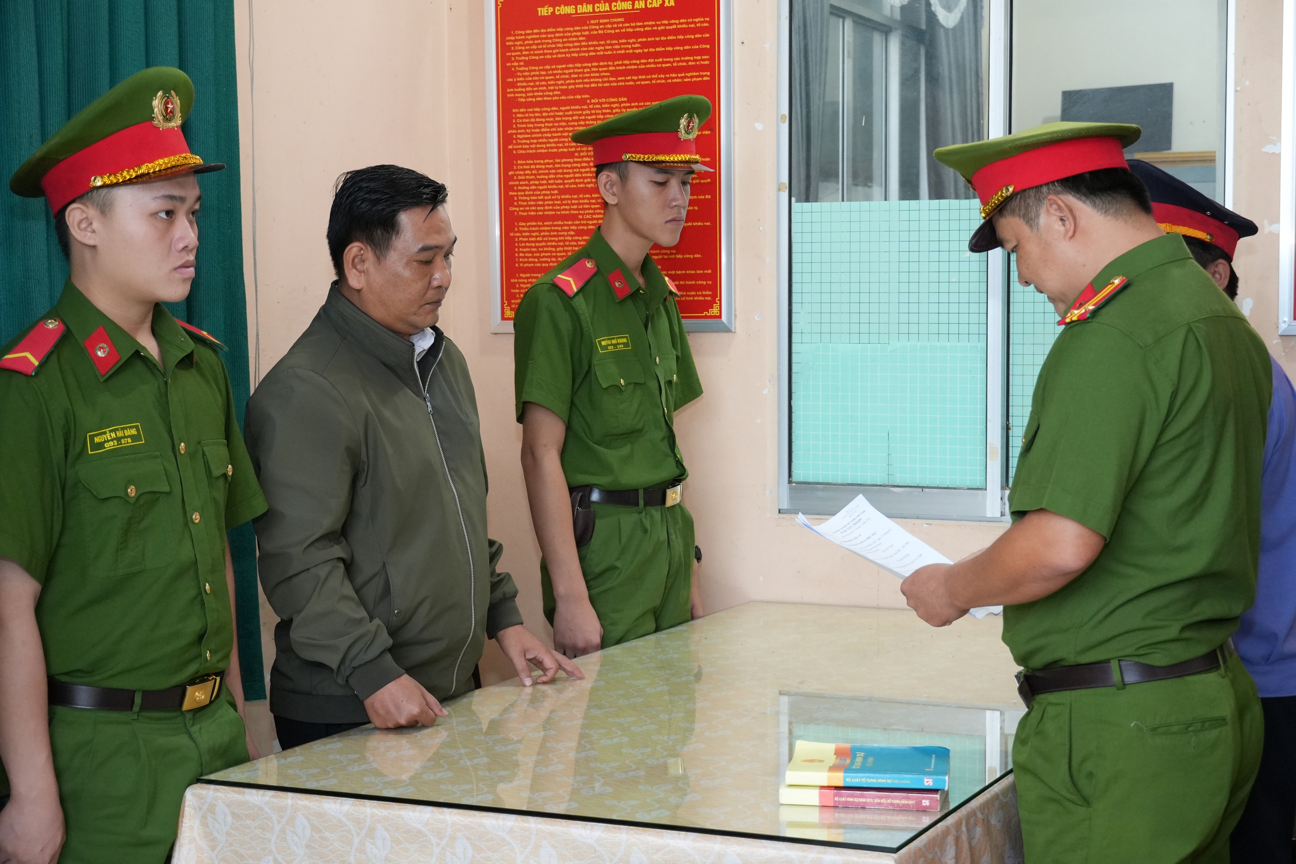 Vụ sai phạm li&ecirc;n quan đất đai ở Hậu Giang: Bắt th&ecirc;m 1 người- Ảnh 1.