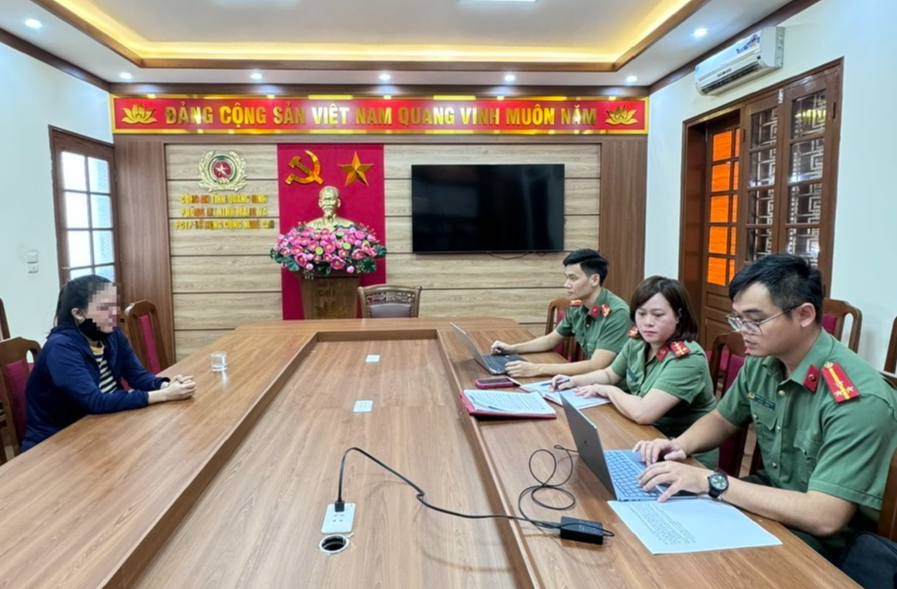 Hai người phụ nữ hoang tin "b&ecirc;n trong bụng c&aacute; song c&acirc;u được c&oacute; b&agrave;n tay người"- Ảnh 1.