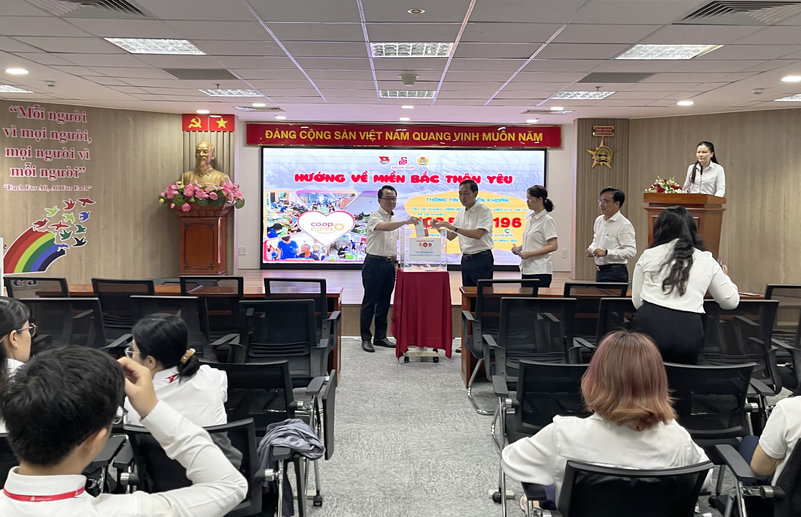 Saigon Co.op ph&aacute;t động quy&ecirc;n g&oacute;p ủng hộ người d&acirc;n bị ảnh hưởng của b&atilde;o số 3- Ảnh 3.