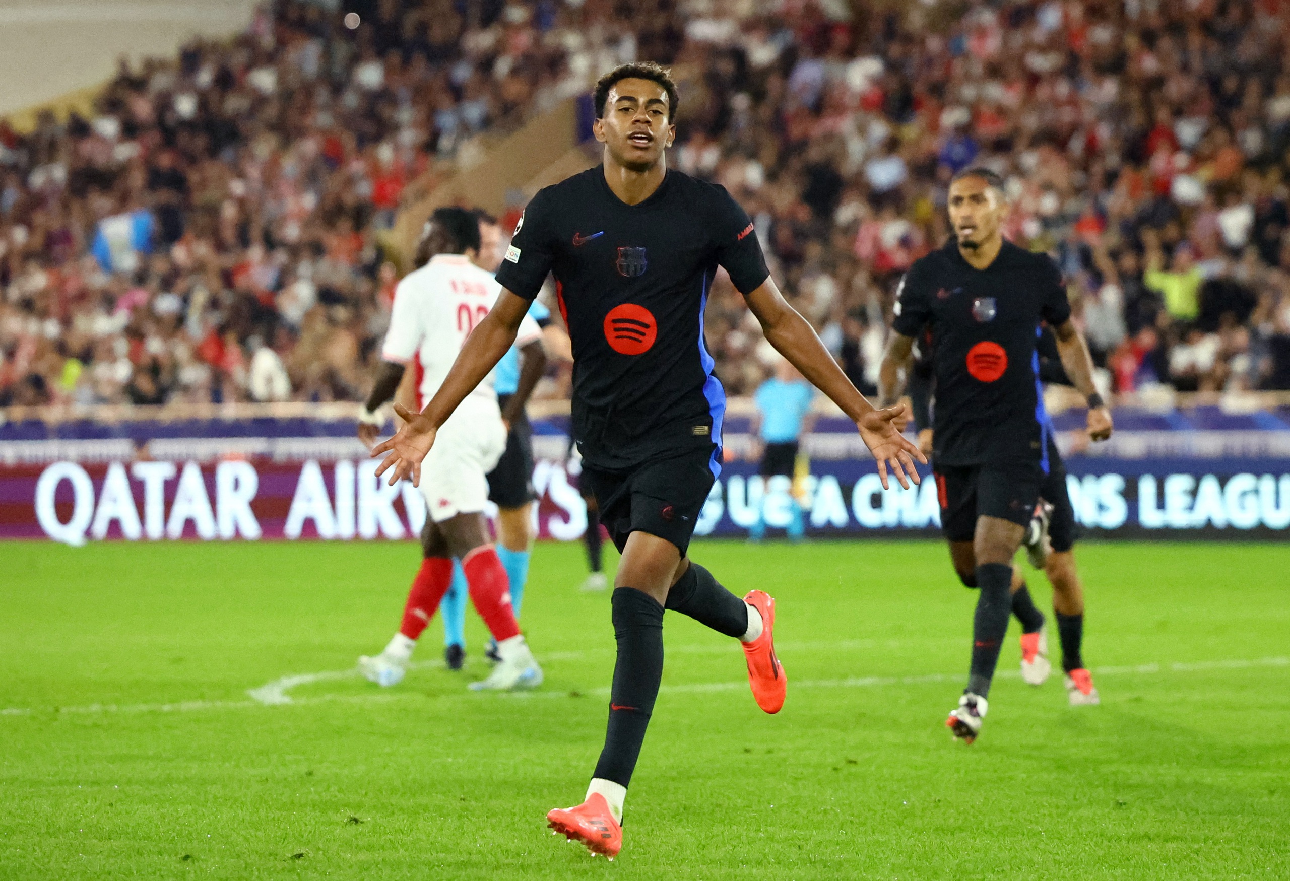 Barcelona thua sốc Monaco, ch&ecirc;nh v&ecirc;nh bờ vực play-off Champions League- Ảnh 4.