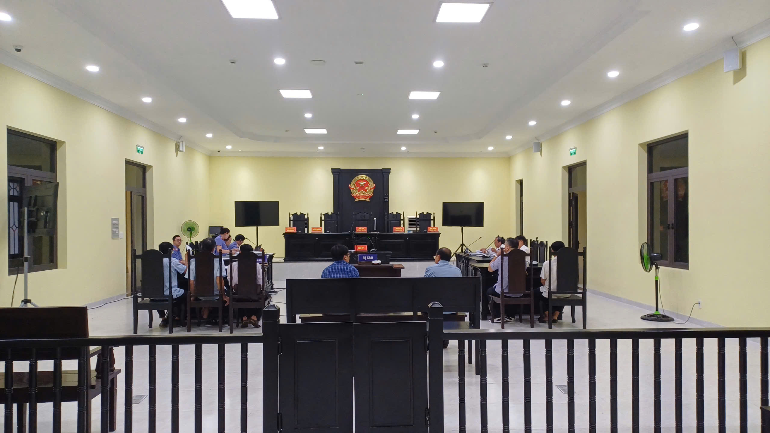 Xét xử