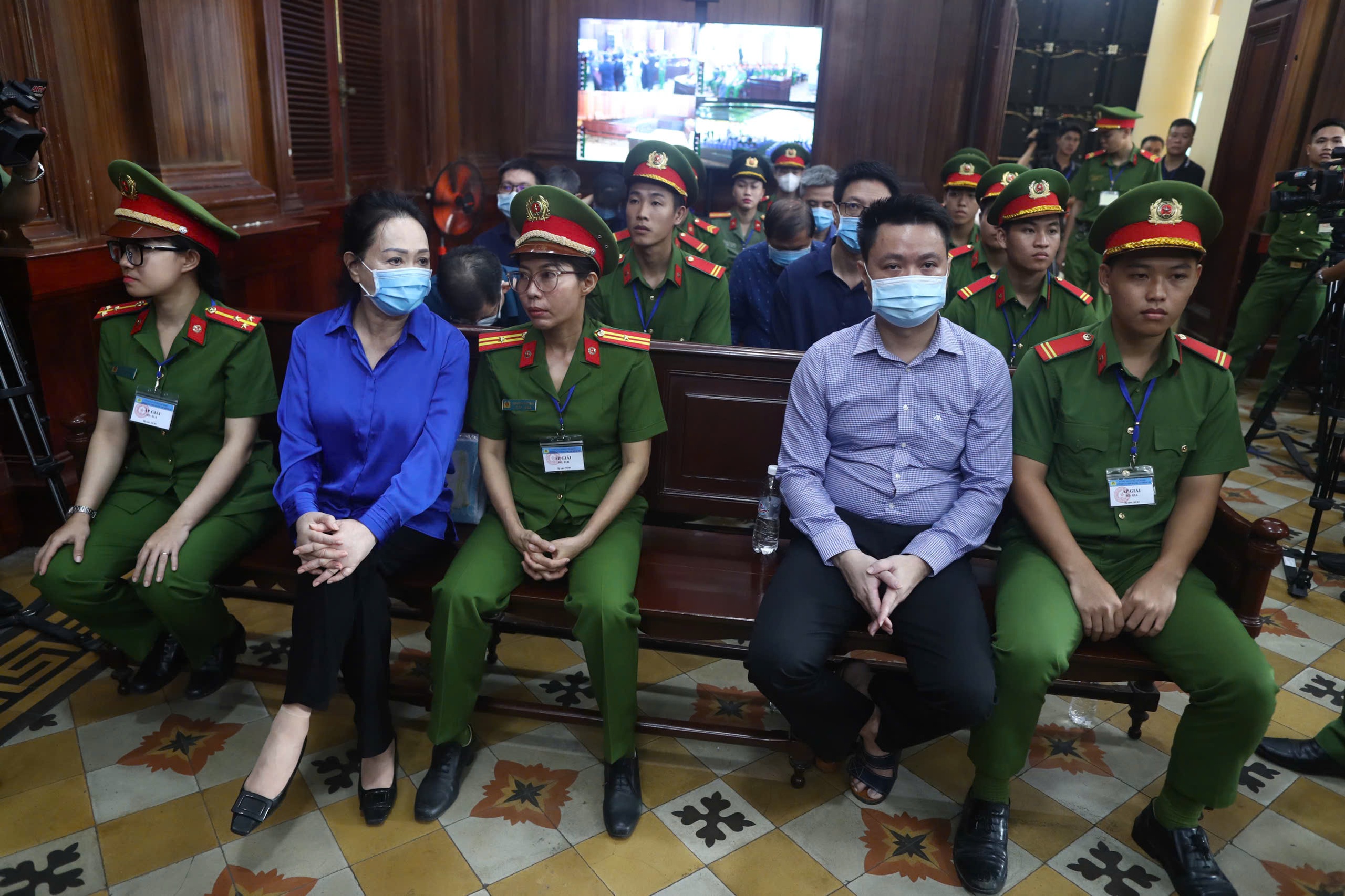 Những h&igrave;nh ảnh đầu ti&ecirc;n về phi&ecirc;n t&ograve;a b&agrave; Trương Mỹ Lan lần thứ 2- Ảnh 11.
