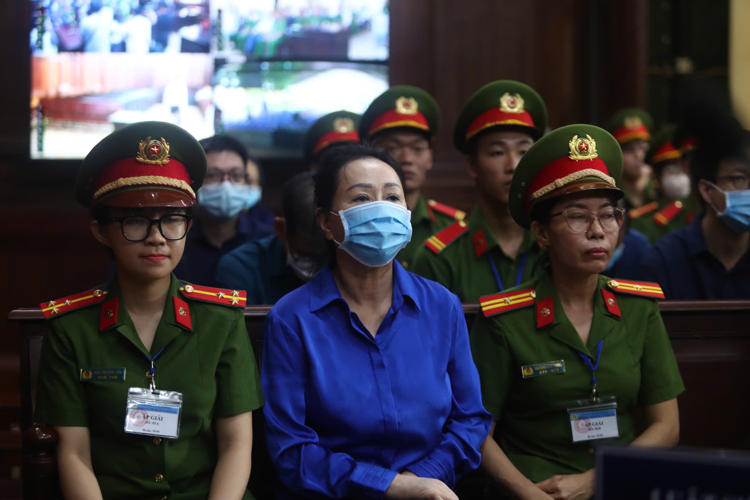 Những h&igrave;nh ảnh đầu ti&ecirc;n về phi&ecirc;n t&ograve;a b&agrave; Trương Mỹ Lan lần thứ 2- Ảnh 12.
