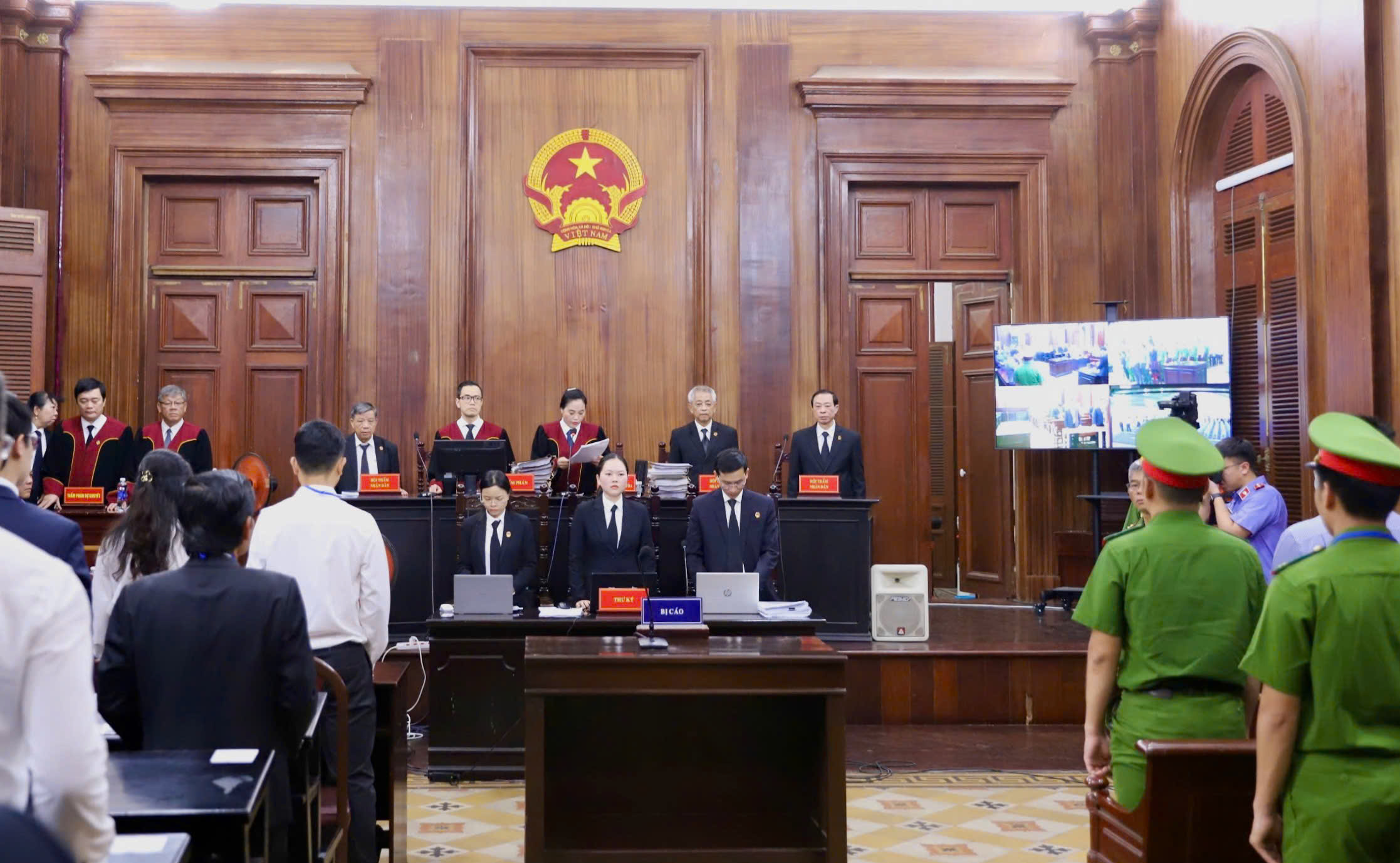 Những h&igrave;nh ảnh đầu ti&ecirc;n về phi&ecirc;n t&ograve;a b&agrave; Trương Mỹ Lan lần thứ 2- Ảnh 1.
