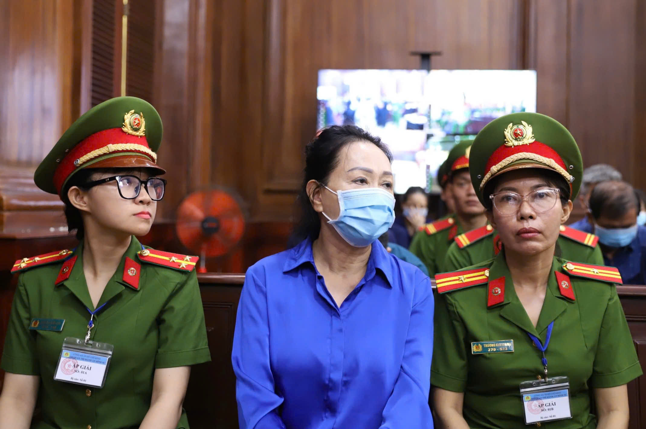 Những h&igrave;nh ảnh đầu ti&ecirc;n về phi&ecirc;n t&ograve;a b&agrave; Trương Mỹ Lan lần thứ 2- Ảnh 2.