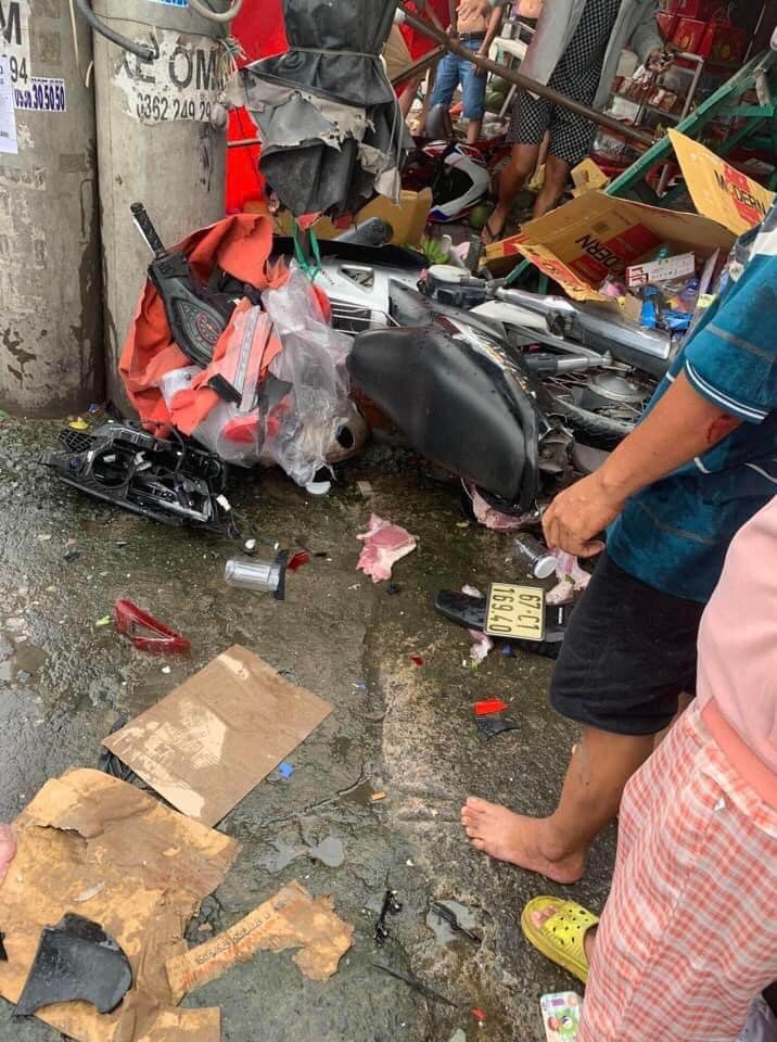 &Ocirc; t&ocirc; &ldquo;đi&ecirc;n&rdquo; t&ocirc;ng h&agrave;ng loạt xe m&aacute;y ở Đồng Nai- Ảnh 1.