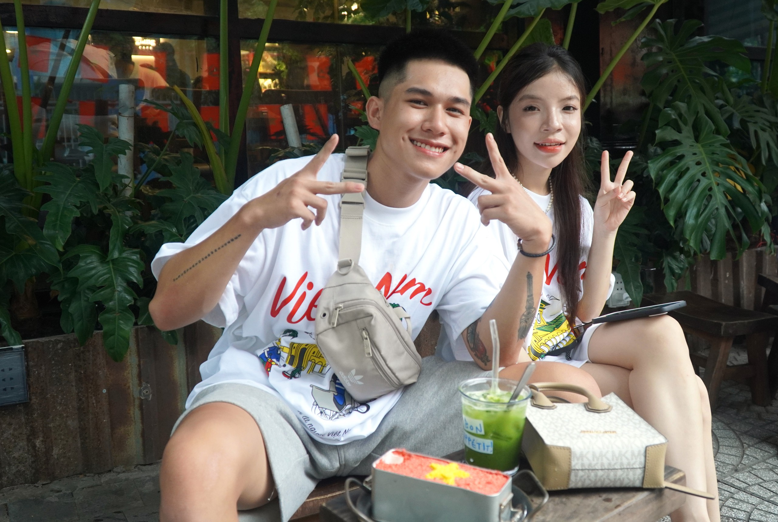 Giới trẻ TP HCM th&iacute;ch th&uacute; với những "si&ecirc;u phẩm" ẩm thực - Ảnh 7.