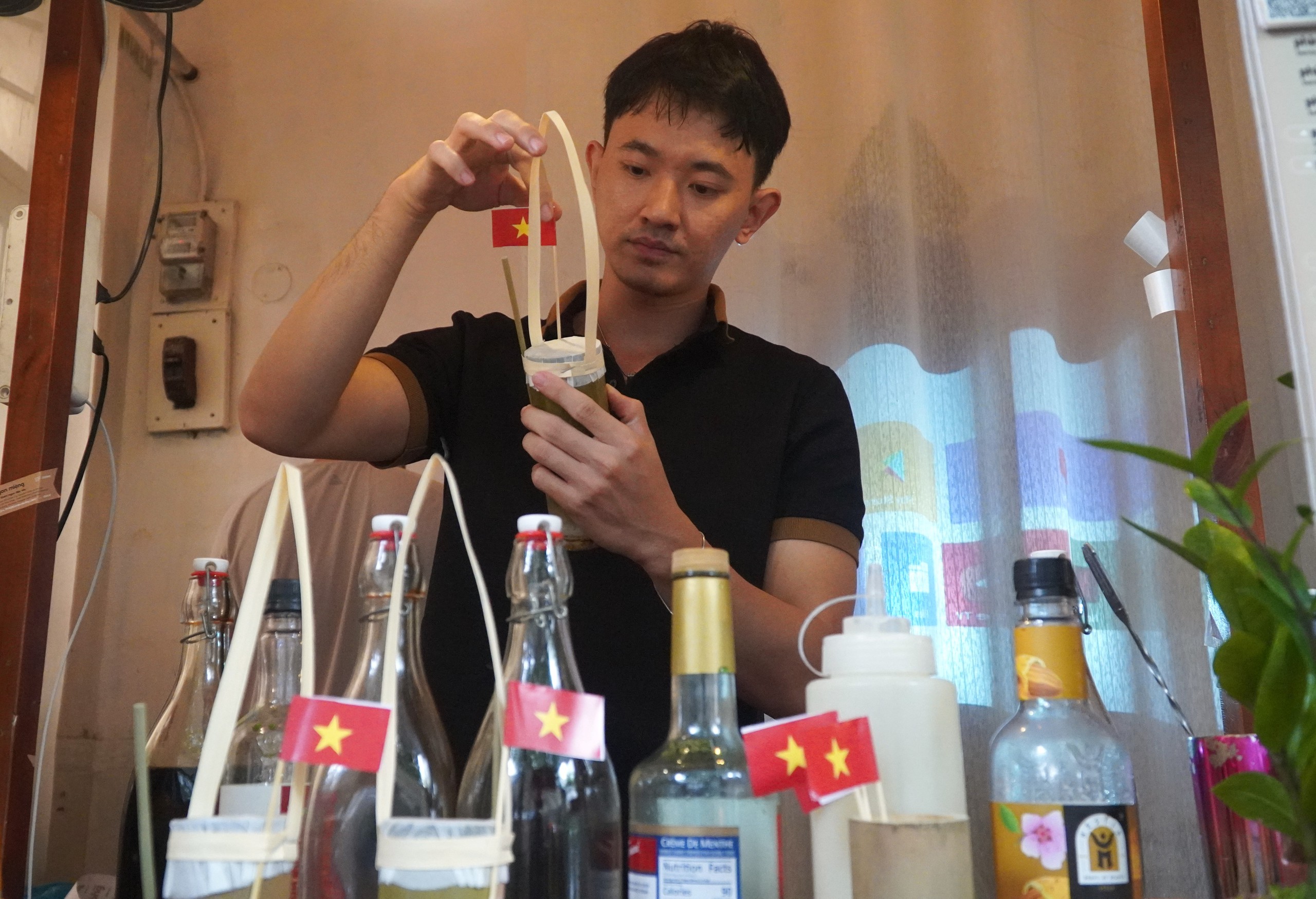 Giới trẻ TP HCM th&iacute;ch th&uacute; với những "si&ecirc;u phẩm" ẩm thực - Ảnh 11.
