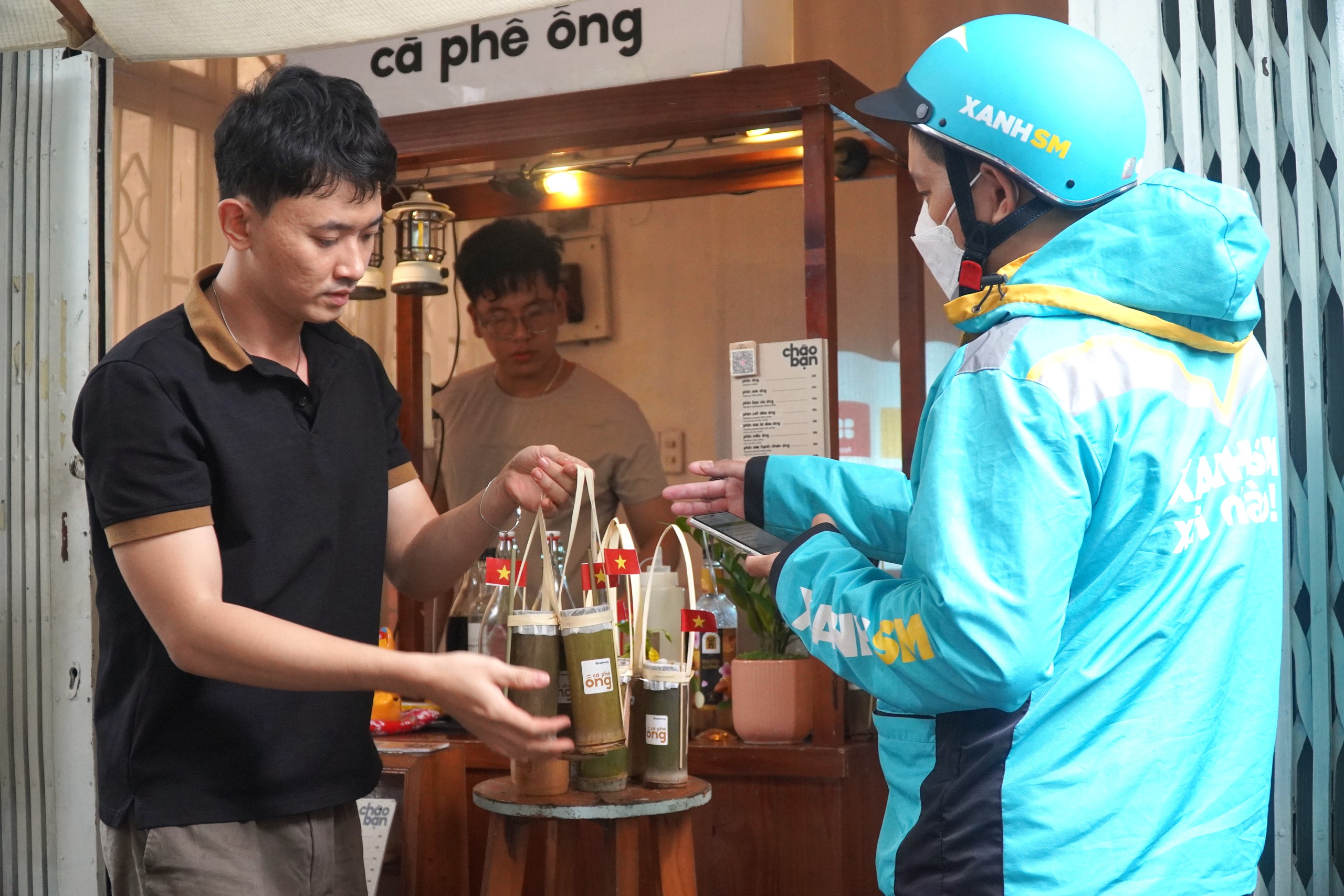 Giới trẻ TP HCM th&iacute;ch th&uacute; với những "si&ecirc;u phẩm" ẩm thực - Ảnh 12.