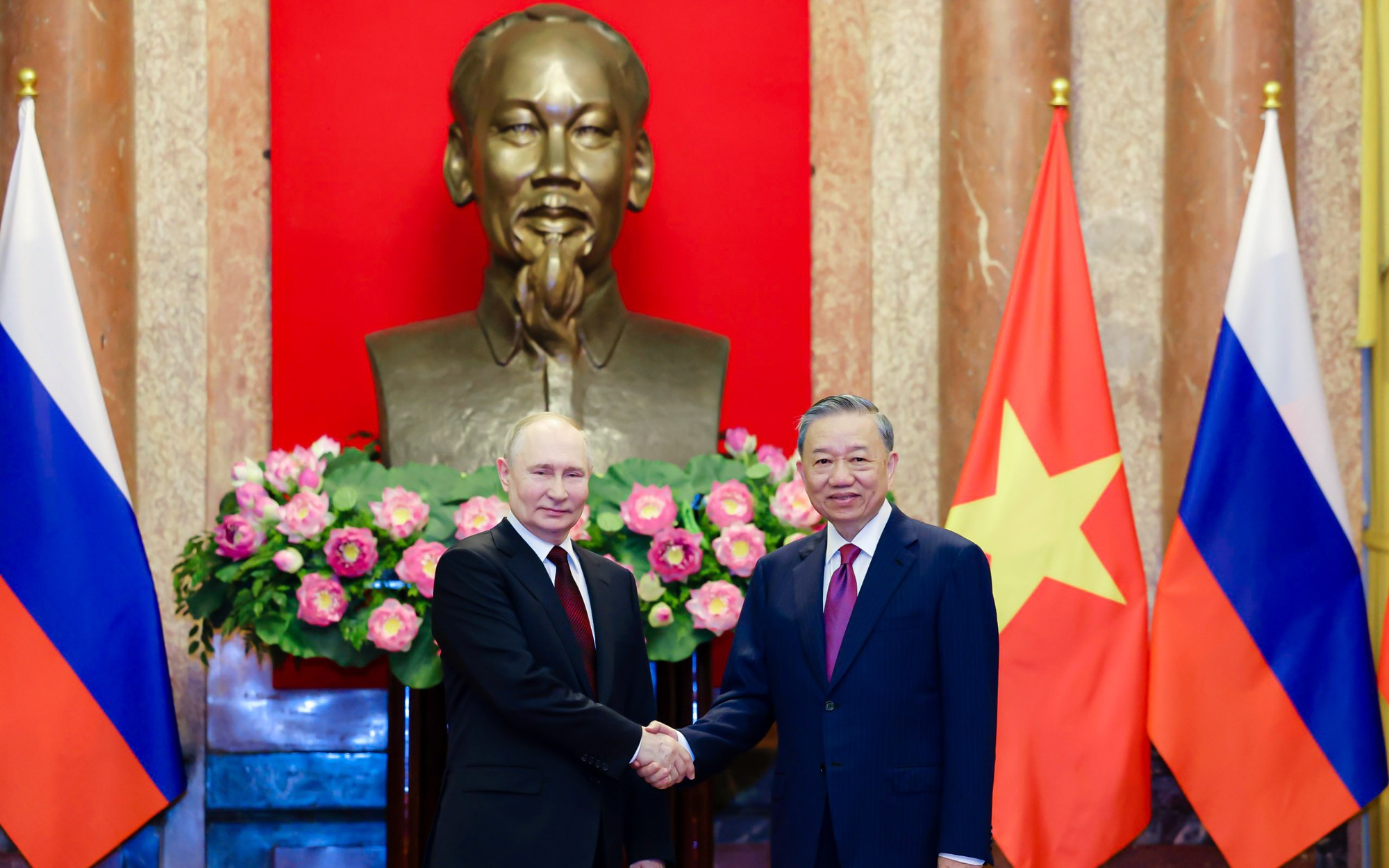 Tổng thống Nga Vladimir Putin gửi điện mừng đến Tổng B&iacute; thư, Chủ tịch nước T&ocirc; L&acirc;m