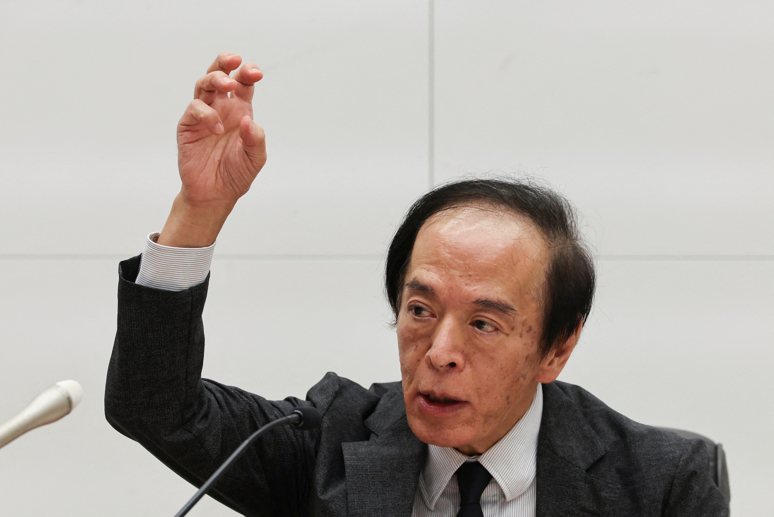 &Ocirc;ng Kazuo Ueda, Thống đốc Ng&acirc;n h&agrave;ng Trung ương Nhật Bản, tại cuộc họp b&aacute;o ở thủ đ&ocirc; Tokyo h&ocirc;m 20-9 Ảnh: REUTERS