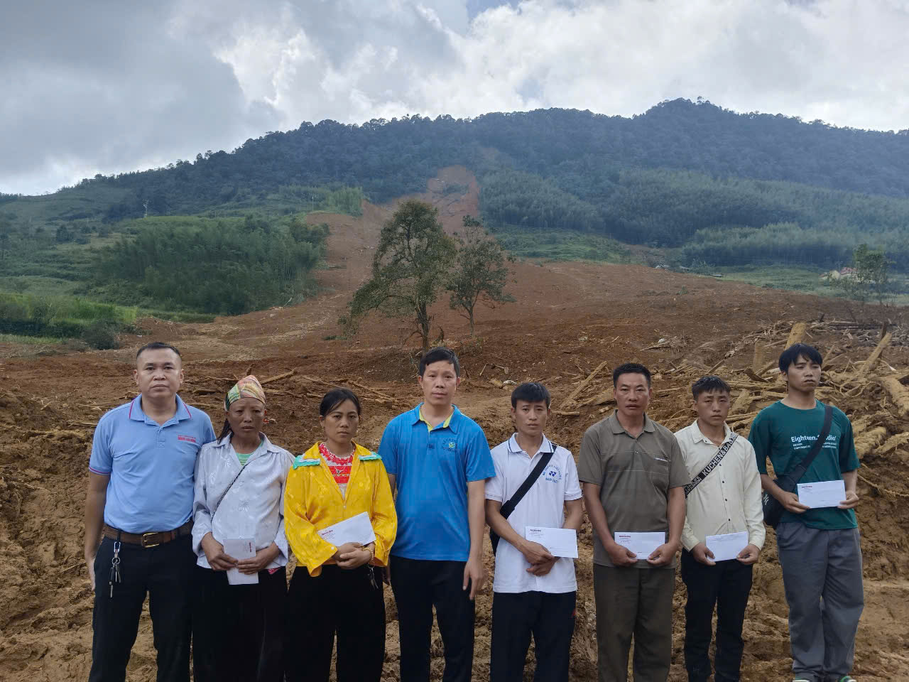 &ldquo;Hướng về miền Bắc y&ecirc;u thương&rdquo;: B&aacute;o Người Lao Động thực hiện c&aacute;c c&ocirc;ng tr&igrave;nh với kinh ph&iacute; 12 tỉ đồng- Ảnh 23.