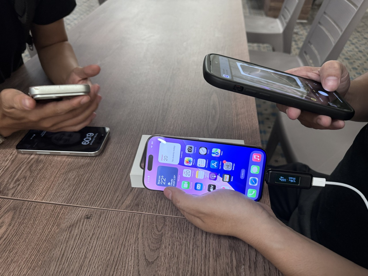 Cận cảnh mở hộp và trải nghiệm iPhone 16 Pro- Ảnh 4.