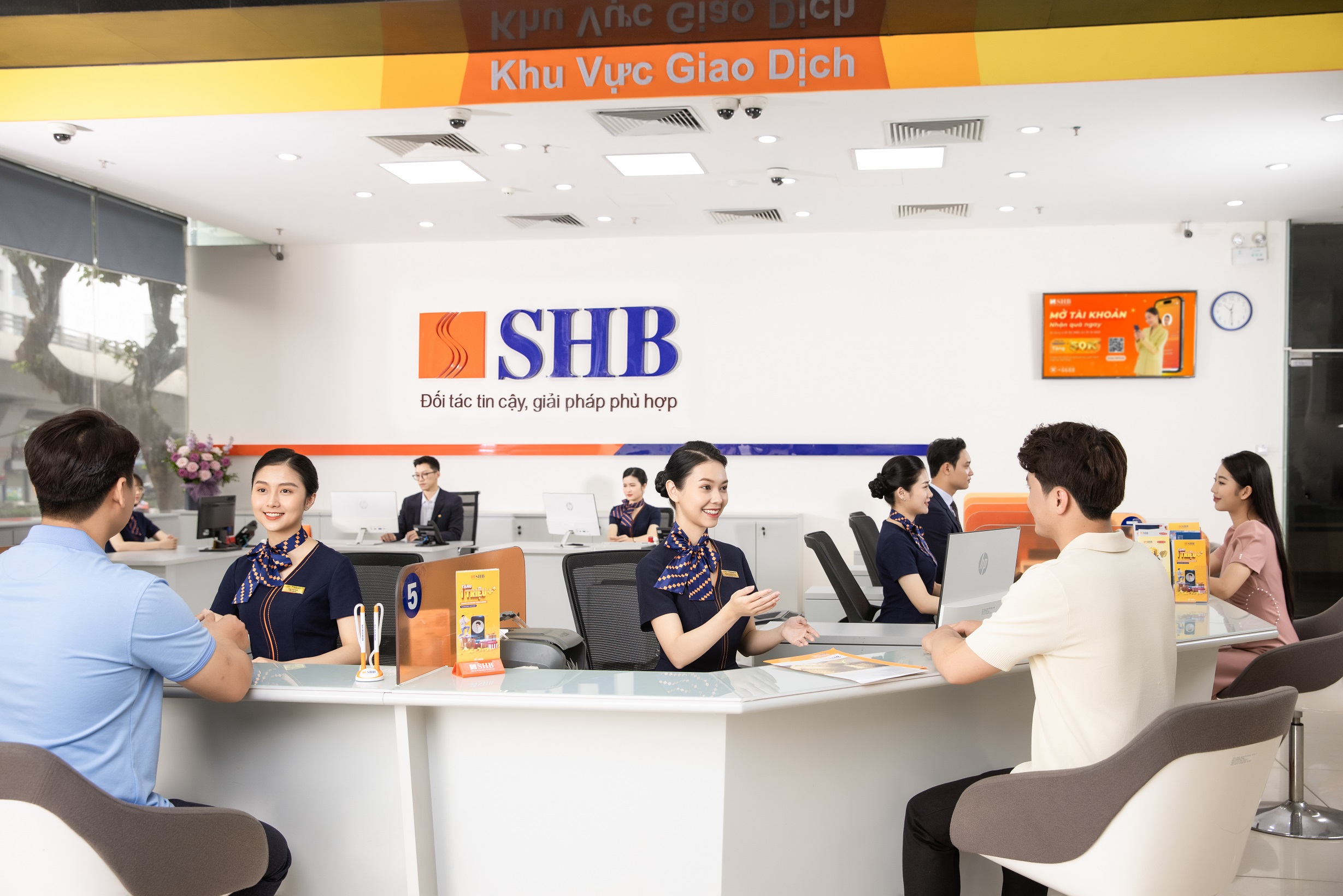 SHB giảm 50% tiền l&atilde;i cho kh&aacute;ch h&agrave;ng bị ảnh hưởng b&atilde;o lũ, cấp khoản vay mới chỉ 4,5%/năm- Ảnh 1.