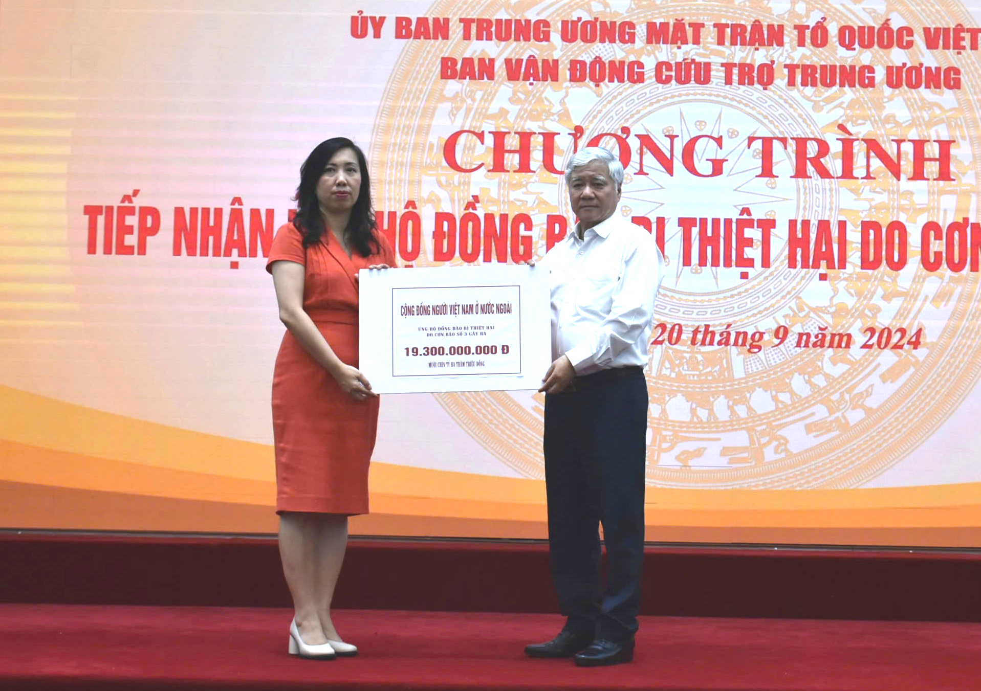Trao gần 19,3 tỉ đồng kiều bào hỗ trợ đồng bào chịu ảnh hưởng bão số 3- Ảnh 1.