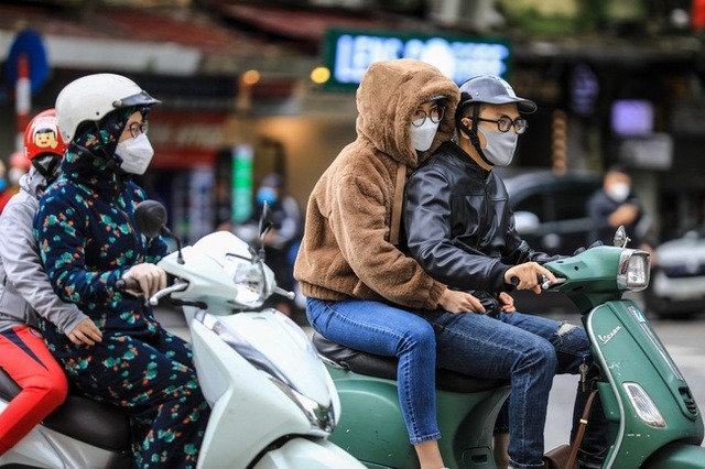 Miền Bắc đ&oacute;n kh&ocirc;ng kh&iacute; lạnh đầu m&ugrave;a, nhiệt độ giảm, mưa to- Ảnh 1.