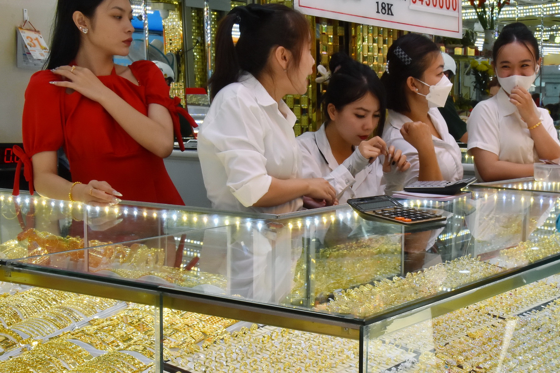 Gi&aacute; v&agrave;ng h&ocirc;m nay, 21-9: Bất ngờ lao l&ecirc;n mức kỷ lục- Ảnh 1.