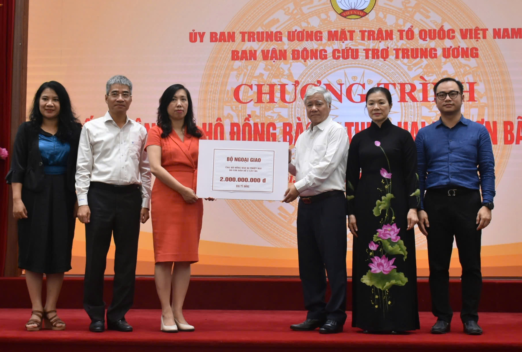 Trao gần 19,3 tỉ đồng kiều bào hỗ trợ đồng bào chịu ảnh hưởng bão số 3- Ảnh 2.