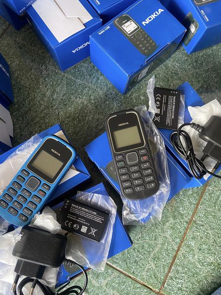 Một nh&agrave; mạng chi gần 300 tỉ đồng tặng điện thoại 4G cho kh&aacute;ch h&agrave;ng- Ảnh 1.