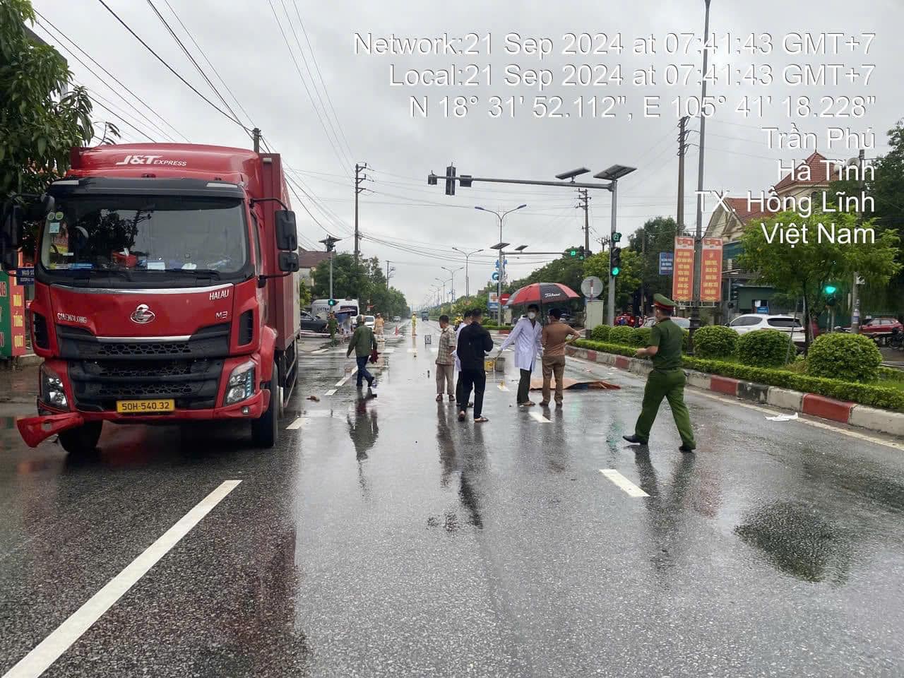 2 người đi xe m&aacute;y tử vong sau vụ tai nạn li&ecirc;n ho&agrave;n ở H&agrave; Tĩnh- Ảnh 1.