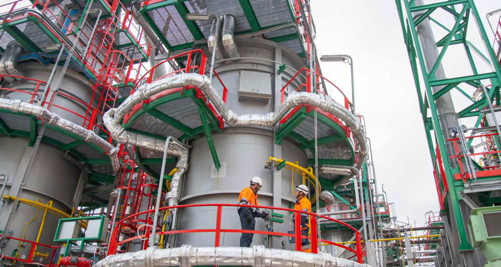 Một nh&agrave; m&aacute;y năng lượng của C&ocirc;ng ty Repsol. Ảnh: REPSOL