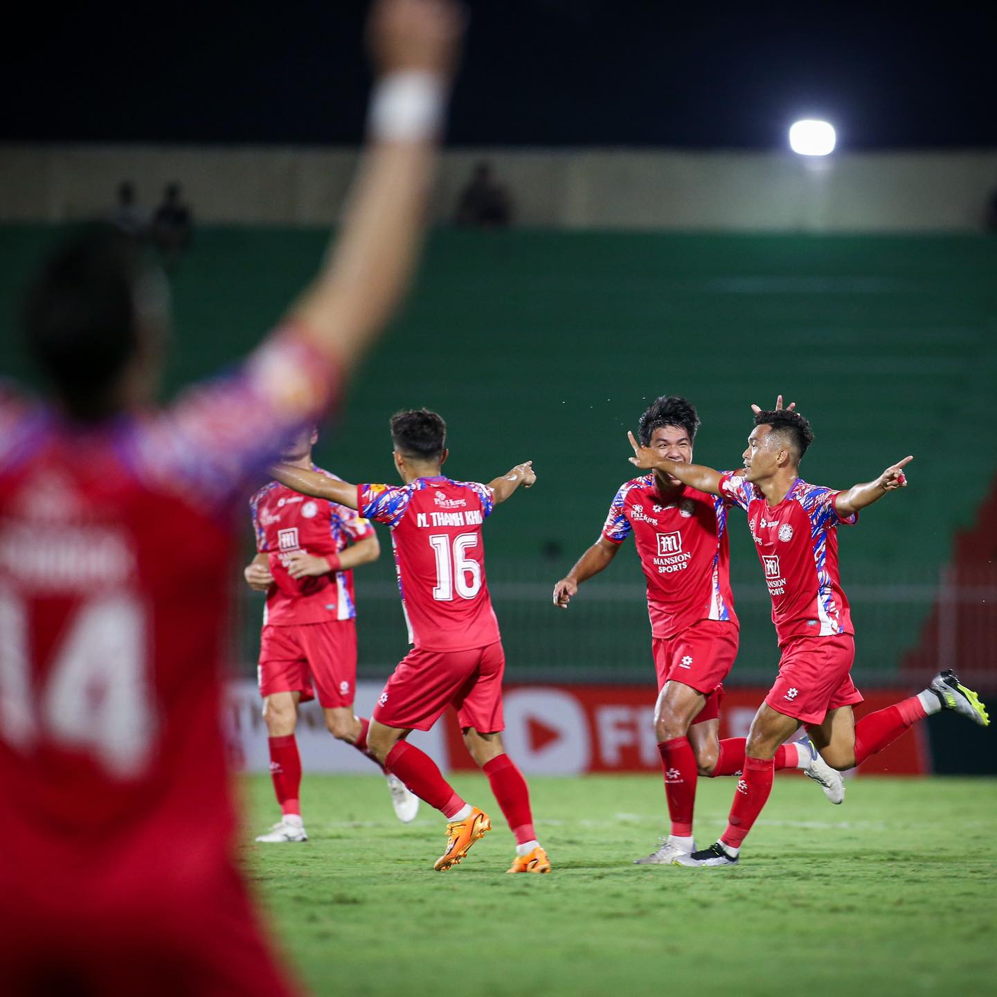 CLB TP Hồ Ch&iacute; Minh đ&aacute;nh bại &aacute; qu&acirc;n V-League- Ảnh 8.