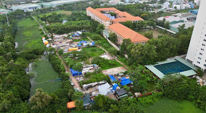 Nh&agrave; x&acirc;y dựng kh&ocirc;ng ph&eacute;p tr&ecirc;n đất n&ocirc;ng nghiệp tại quận B&igrave;nh T&acirc;n, TP HCM tồn tại nhiều năm, quận vừa xử l&yacute;, buộc th&aacute;o dỡ