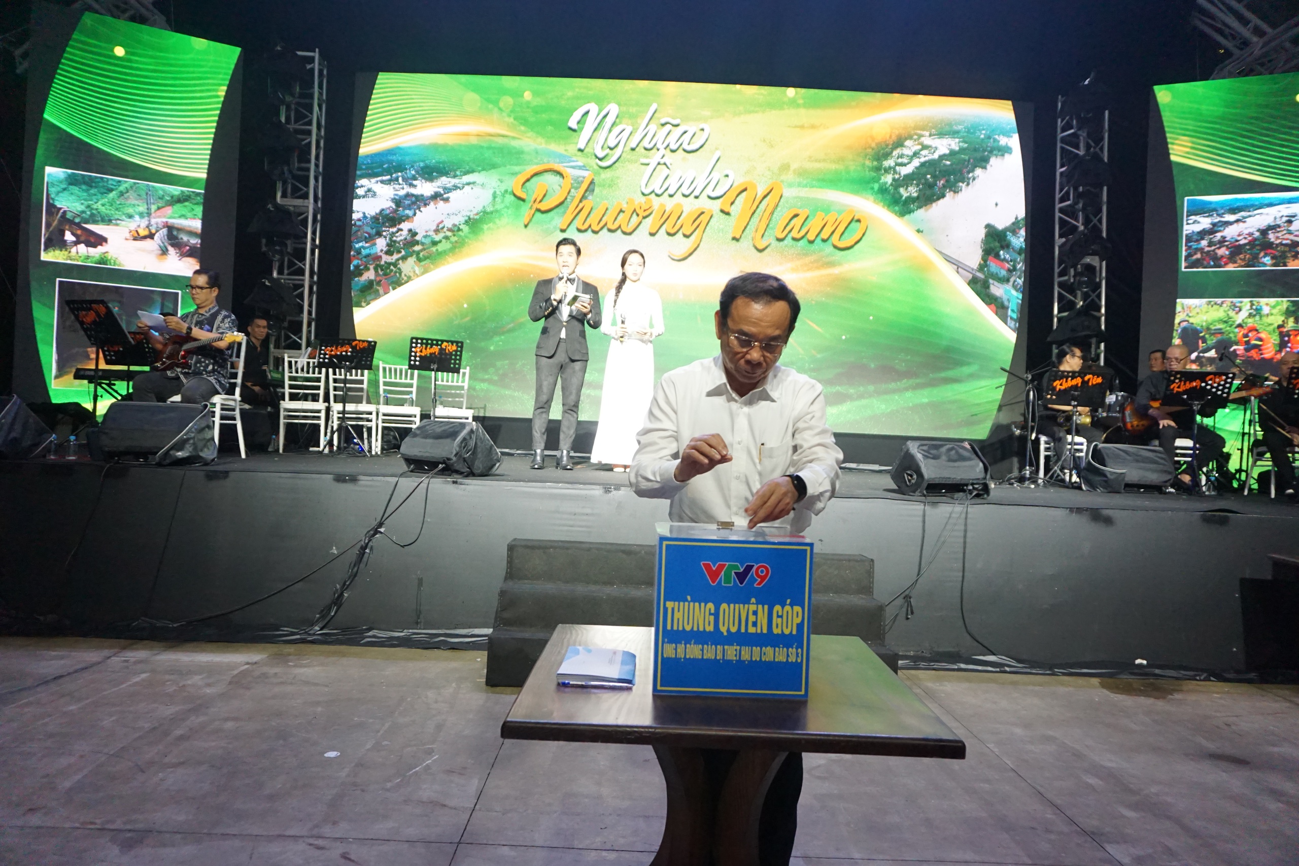 Đ&ecirc;m nhạc "Nghĩa t&igrave;nh phương Nam" quy&ecirc;n g&oacute;p gần 5,3 tỉ t&aacute;i thiết th&ocirc;n L&agrave;ng Nủ- Ảnh 1.
