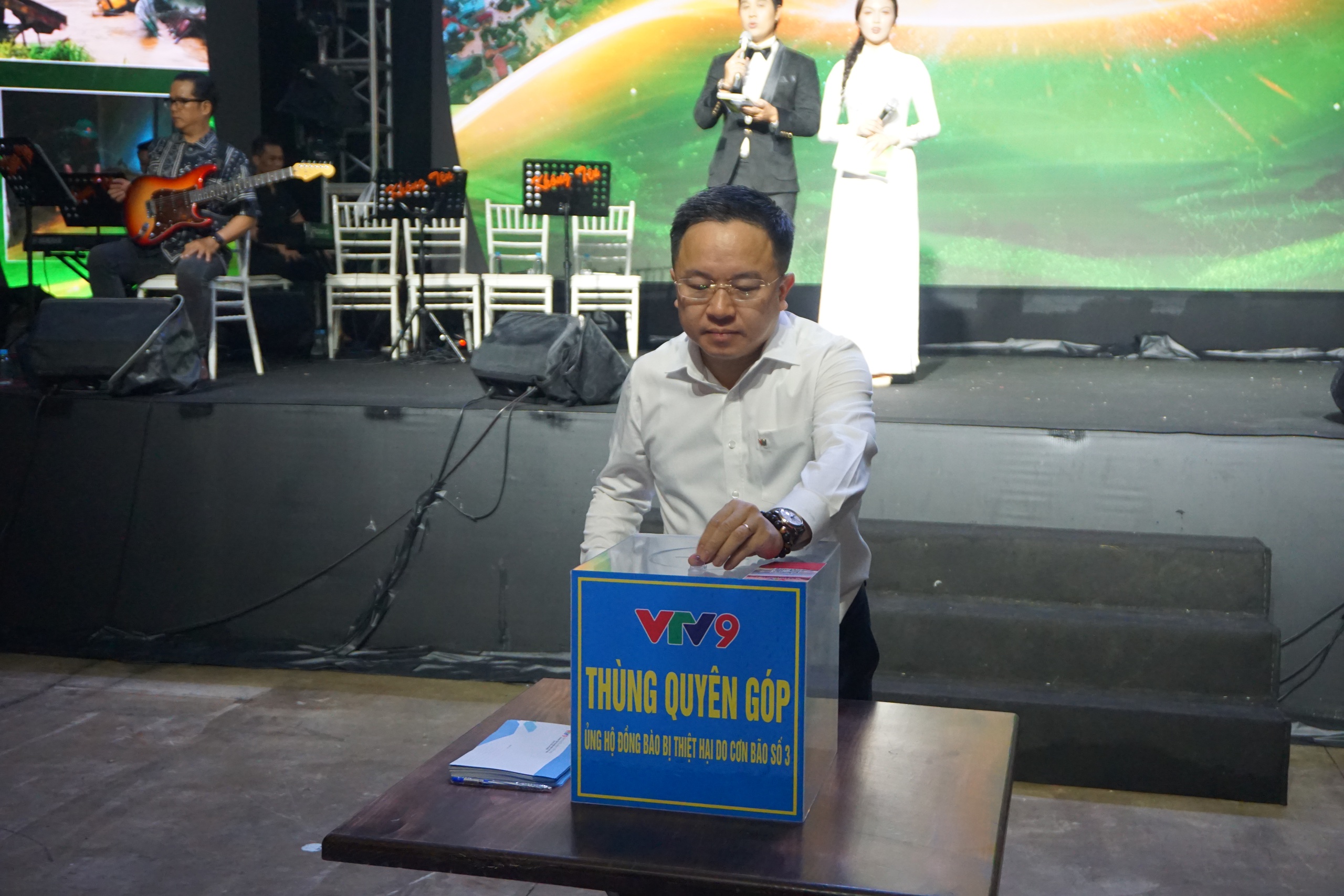 Đ&ecirc;m nhạc "Nghĩa t&igrave;nh phương Nam" quy&ecirc;n g&oacute;p gần 5,3 tỉ t&aacute;i thiết th&ocirc;n L&agrave;ng Nủ- Ảnh 7.