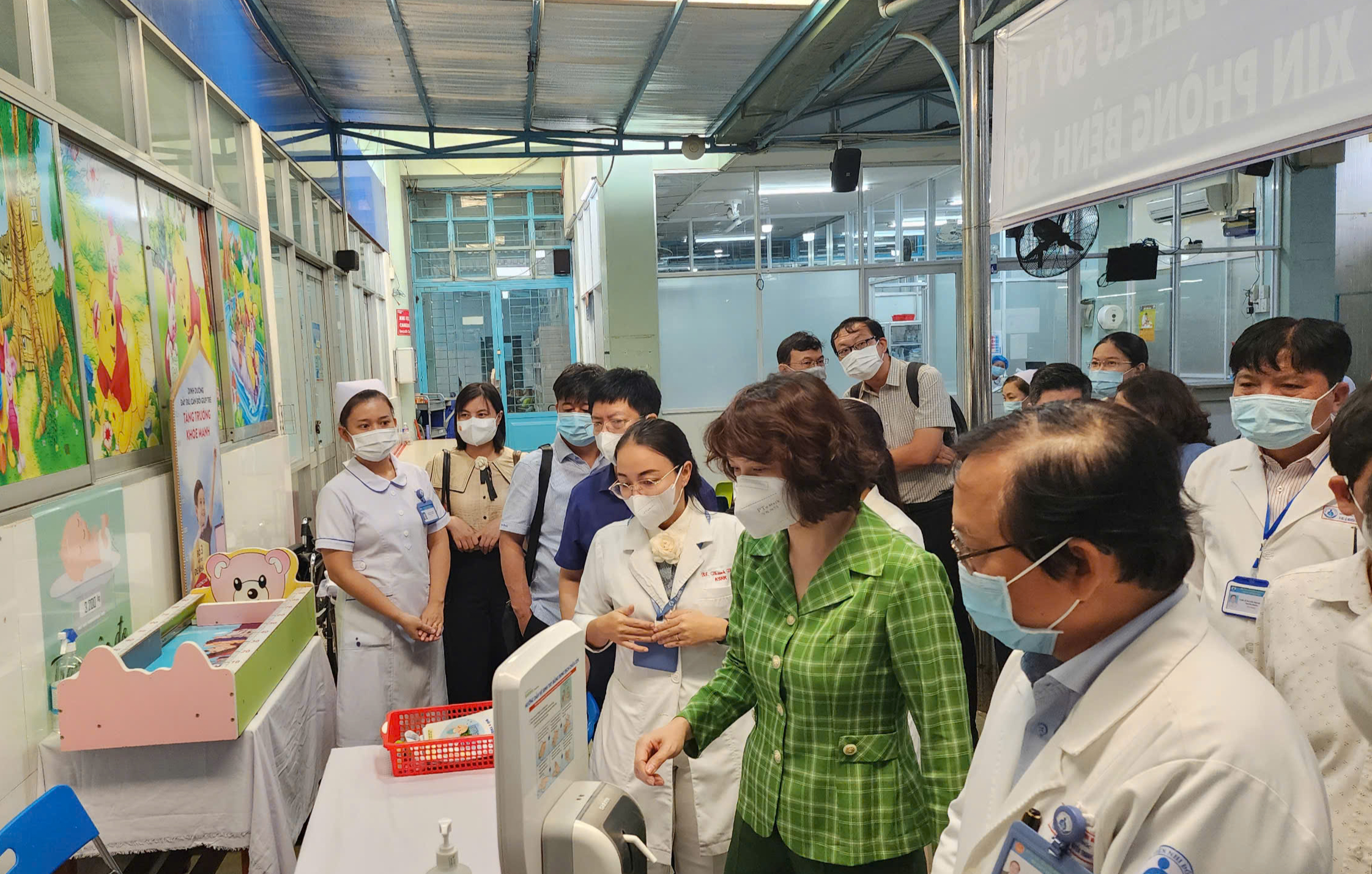UBND TP HCM kiến nghị lên Bộ Y tế nhiều vấn đề- Ảnh 1.