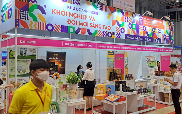 Phát huy tinh thần Nam Bộ kháng chiến về việc đoàn kết, tự lực, tự cường, TP HCM luôn tạo điều kiện để cộng đồng phát triển các dự án. Trong ảnh: Gian hàng của doanh nghiệp tại một sự kiện về khởi nghiệp ở TP HCM Ảnh: NGỌC ÁNH