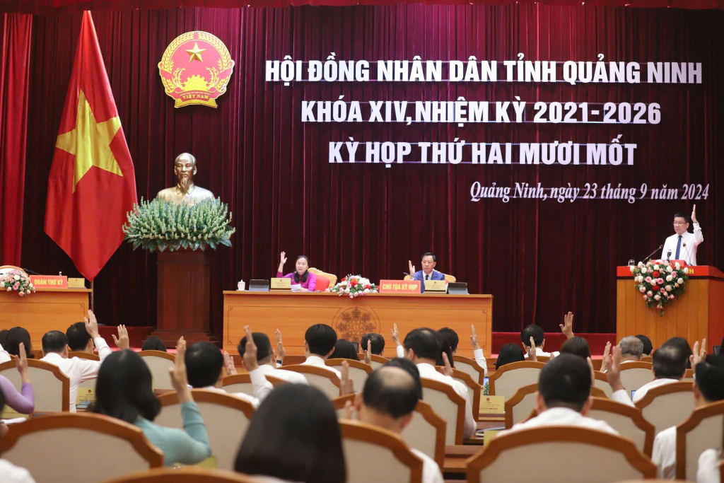 Quảng Ninh miễn học phí, hỗ trợ 100 triệu đồng cho nhà dân bị đổ sập do bão số 3- Ảnh 1.