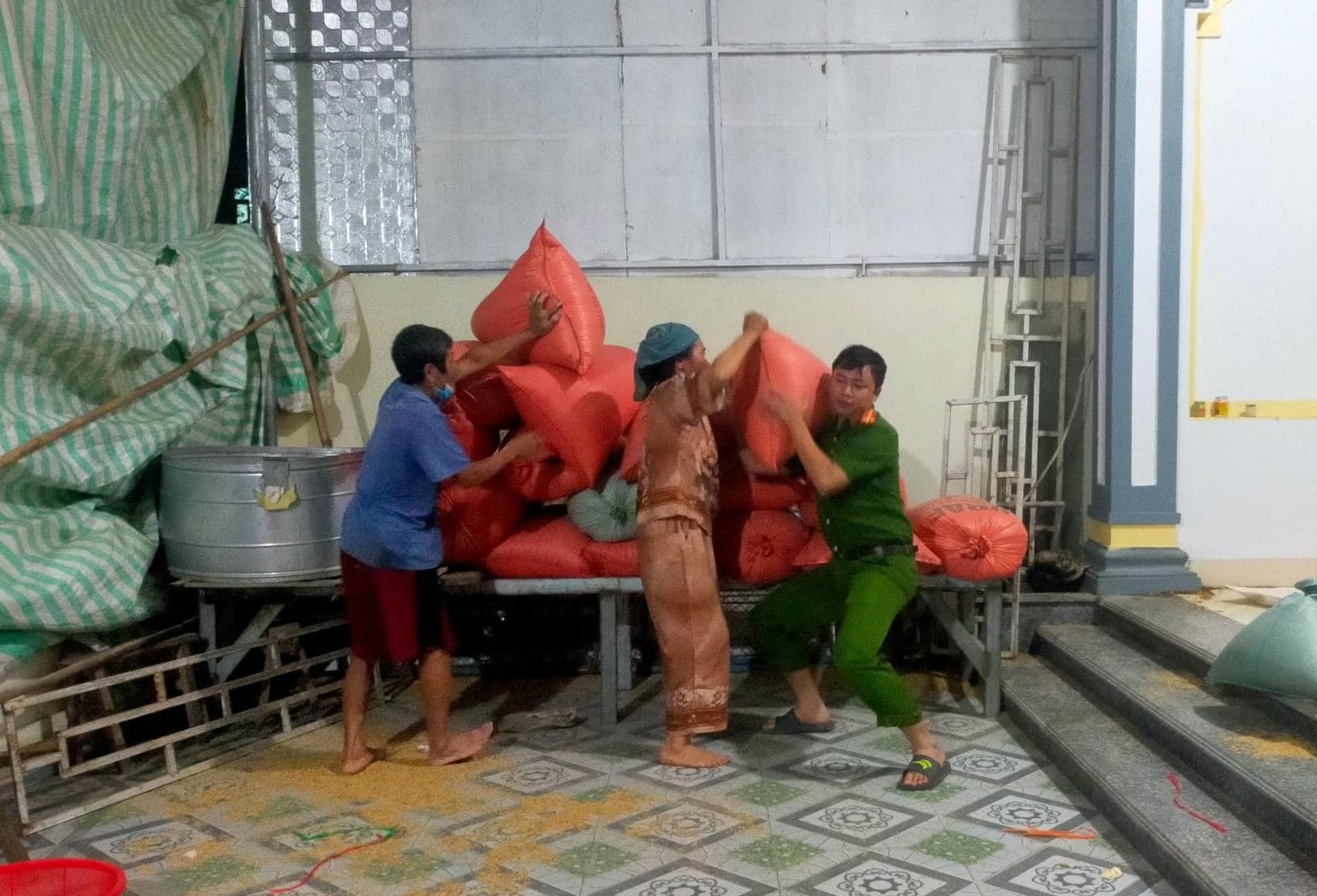 Nước lũ l&ecirc;n cao, Thanh H&oacute;a ph&aacute;t lệnh b&aacute;o động tr&ecirc;n một loạt s&ocirc;ng lớn- Ảnh 3.