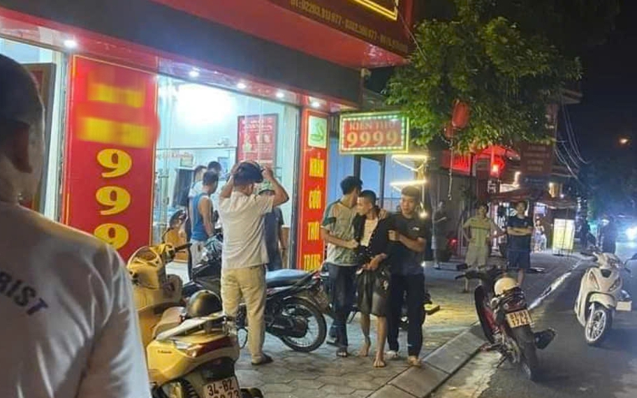 Nam thanh ni&ecirc;n bịt mặt cướp tiệm v&agrave;ng