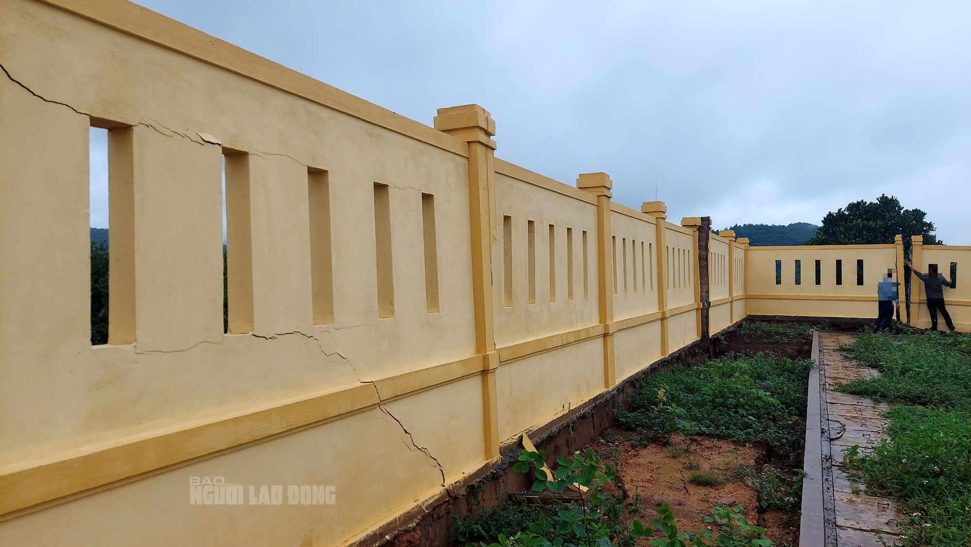 Xã từ chối tiếp nhận kè, hàng rào vì… đe dọa tính mạng người dân- Ảnh 2.