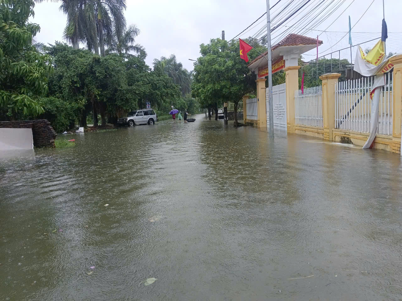 Mưa lớn khiến 3 người tử vong, h&agrave;ng trăm nh&agrave; d&acirc;n bị hư hỏng- Ảnh 1.
