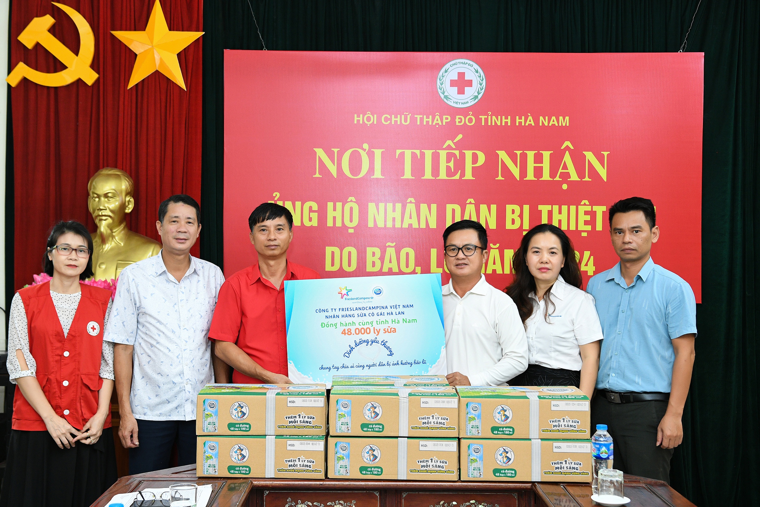 Những chuyến xe chở đầy dinh dưỡng y&ecirc;u thương hỗ trợ người d&acirc;n v&ugrave;ng lũ- Ảnh 5.