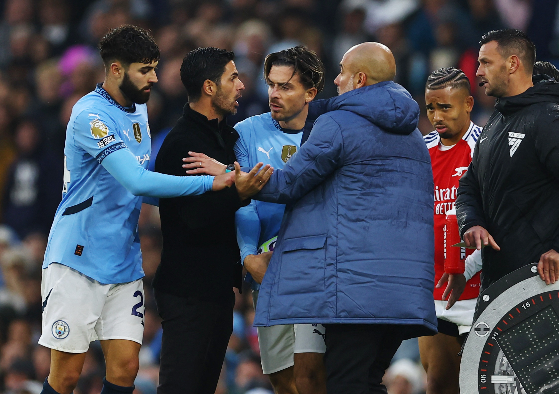 Tho&aacute;t thua ph&uacute;t 98, Man City chỉ tr&iacute;ch Arsenal "ph&aacute; hoại b&oacute;ng đ&aacute;"- Ảnh 8.