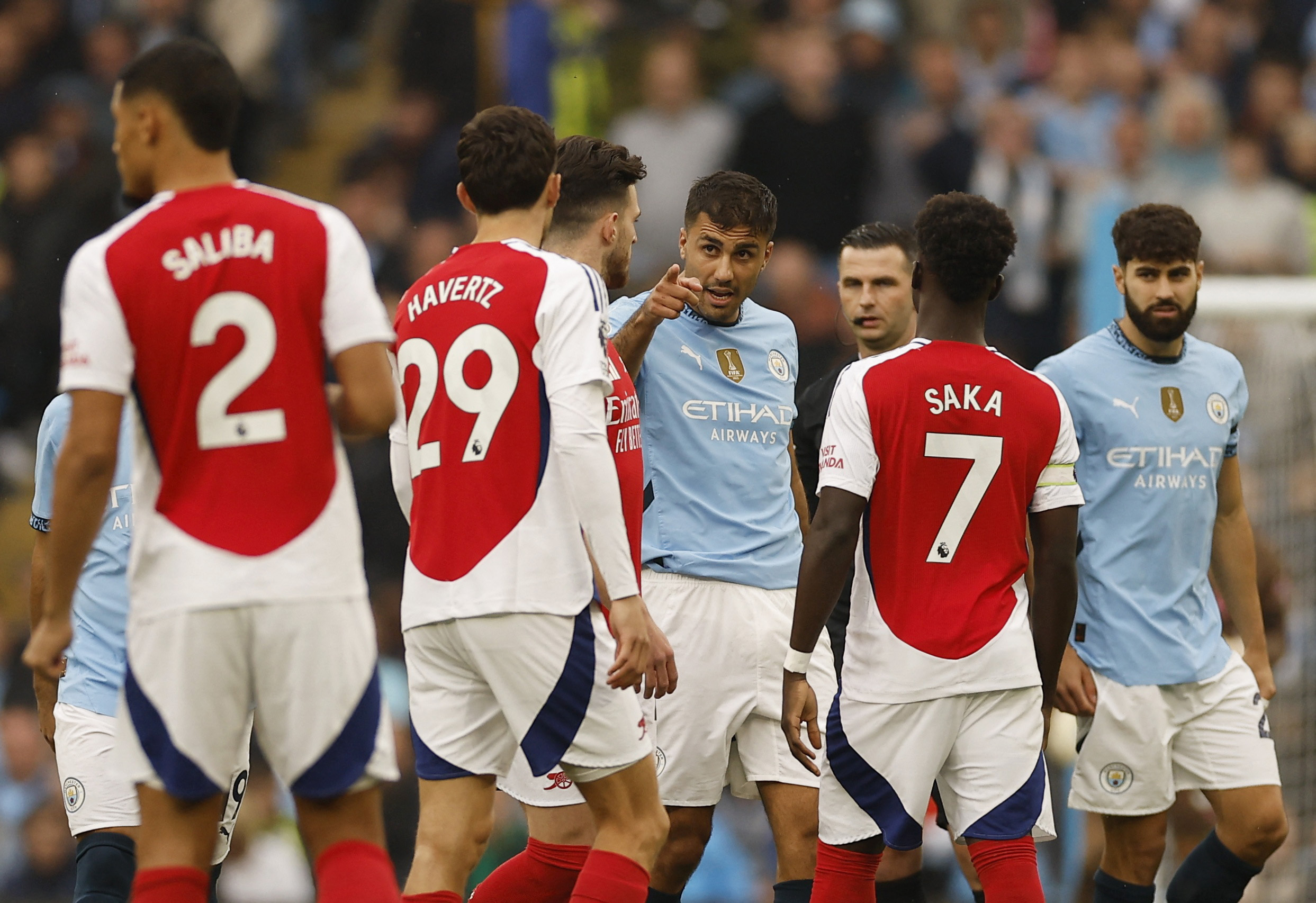 Tho&aacute;t thua ph&uacute;t 98, Man City chỉ tr&iacute;ch Arsenal "ph&aacute; hoại b&oacute;ng đ&aacute;"- Ảnh 5.