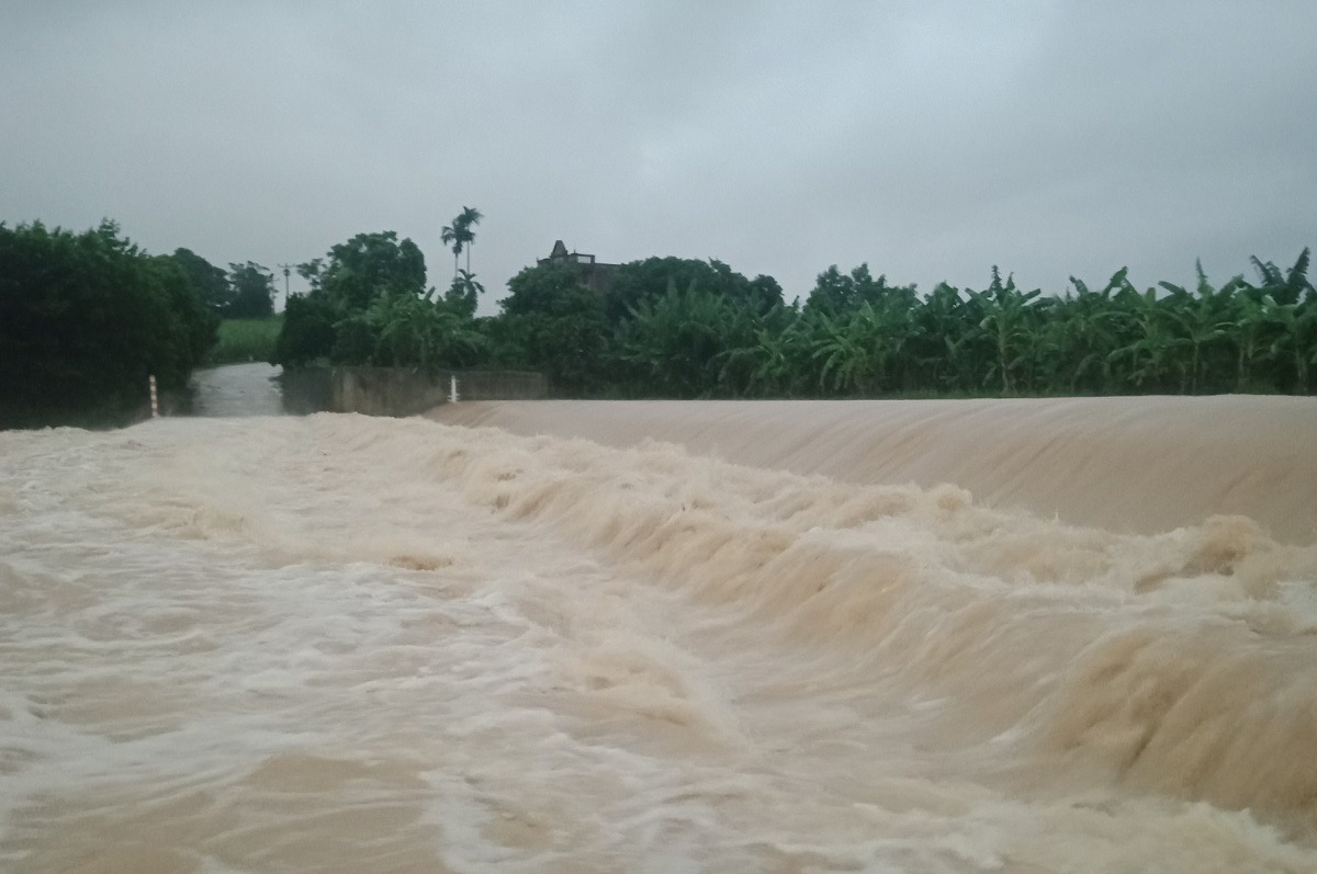 Mưa rất to từ Thanh H&oacute;a đến Thừa Thi&ecirc;n - Huế, ngập nhiều nơi, đe doạ lũ qu&eacute;t, sạt lở đất- Ảnh 1.