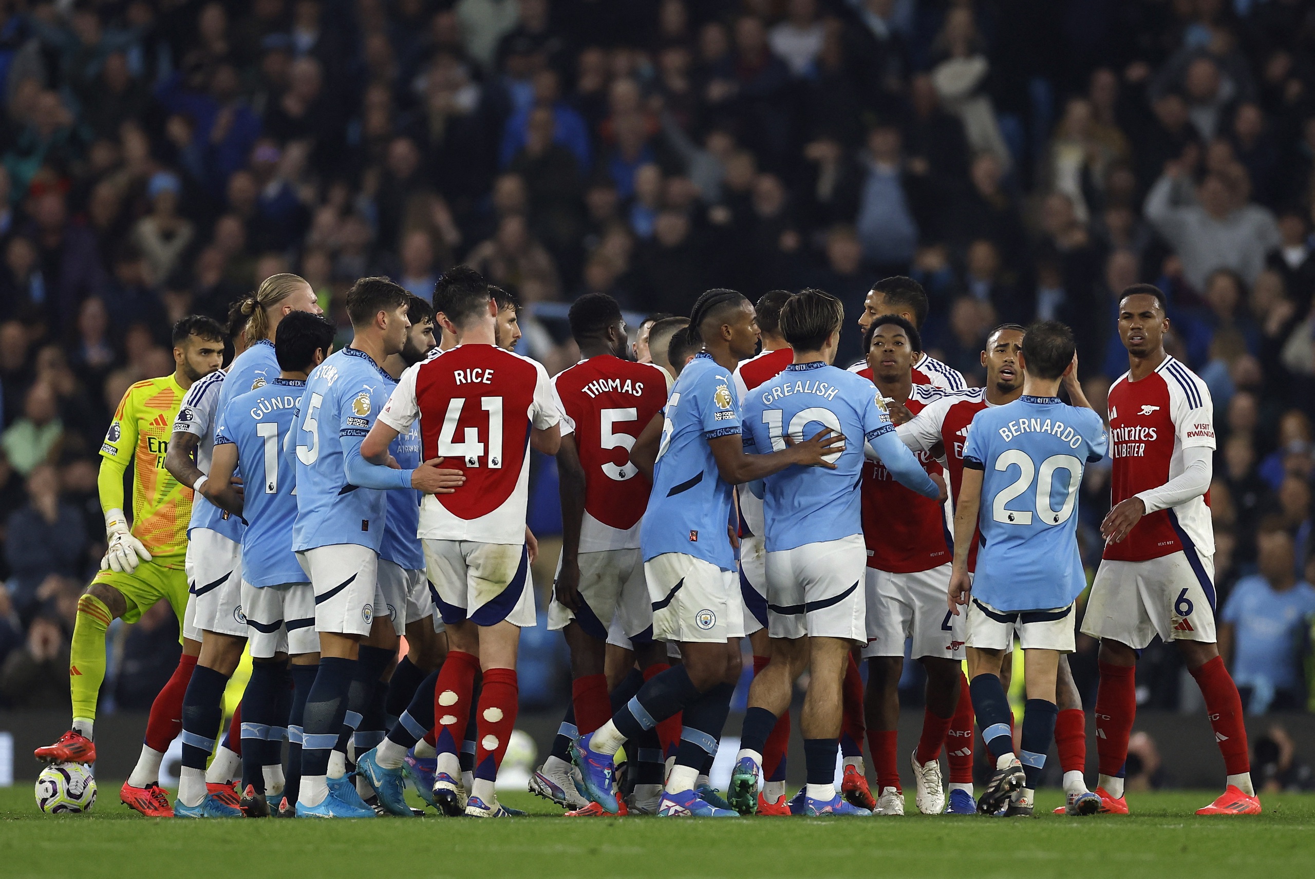 Tho&aacute;t thua ph&uacute;t 98, Man City chỉ tr&iacute;ch Arsenal "ph&aacute; hoại b&oacute;ng đ&aacute;"- Ảnh 9.