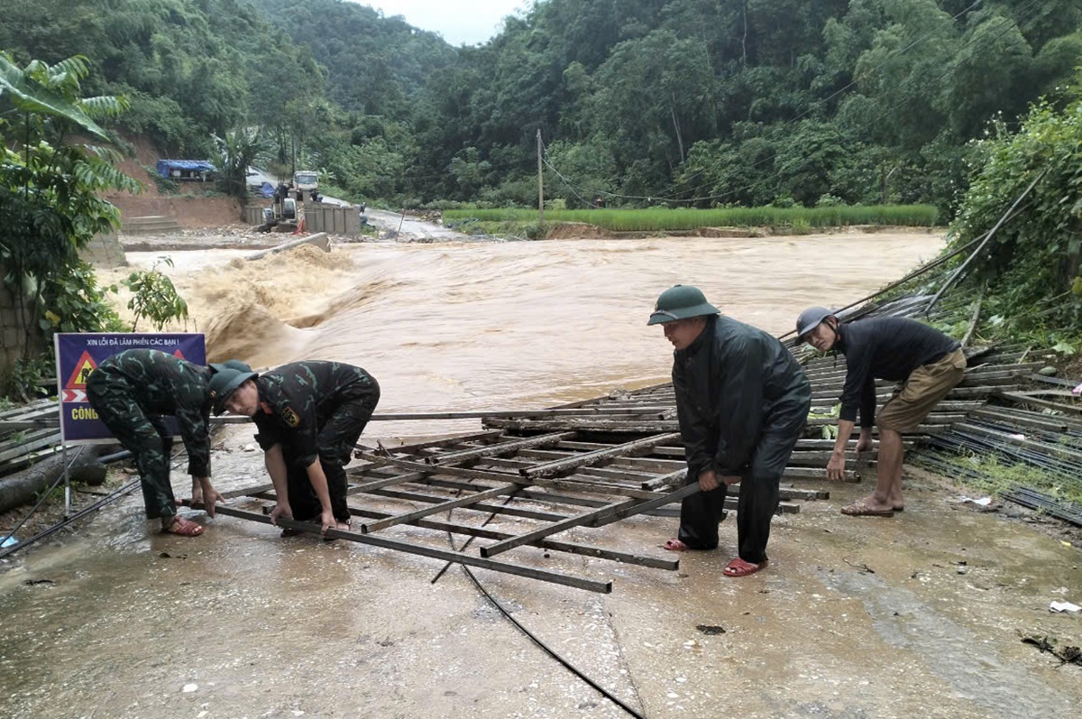 Mưa lớn, nguy cơ sạt lở, huyện biên giới Thanh Hóa di dời gần 2.000 dân- Ảnh 1.