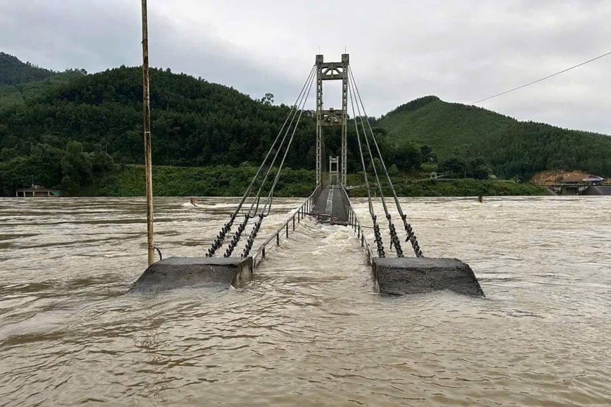 Nước lũ l&ecirc;n cao, Thanh H&oacute;a ph&aacute;t lệnh b&aacute;o động tr&ecirc;n một loạt s&ocirc;ng lớn- Ảnh 2.